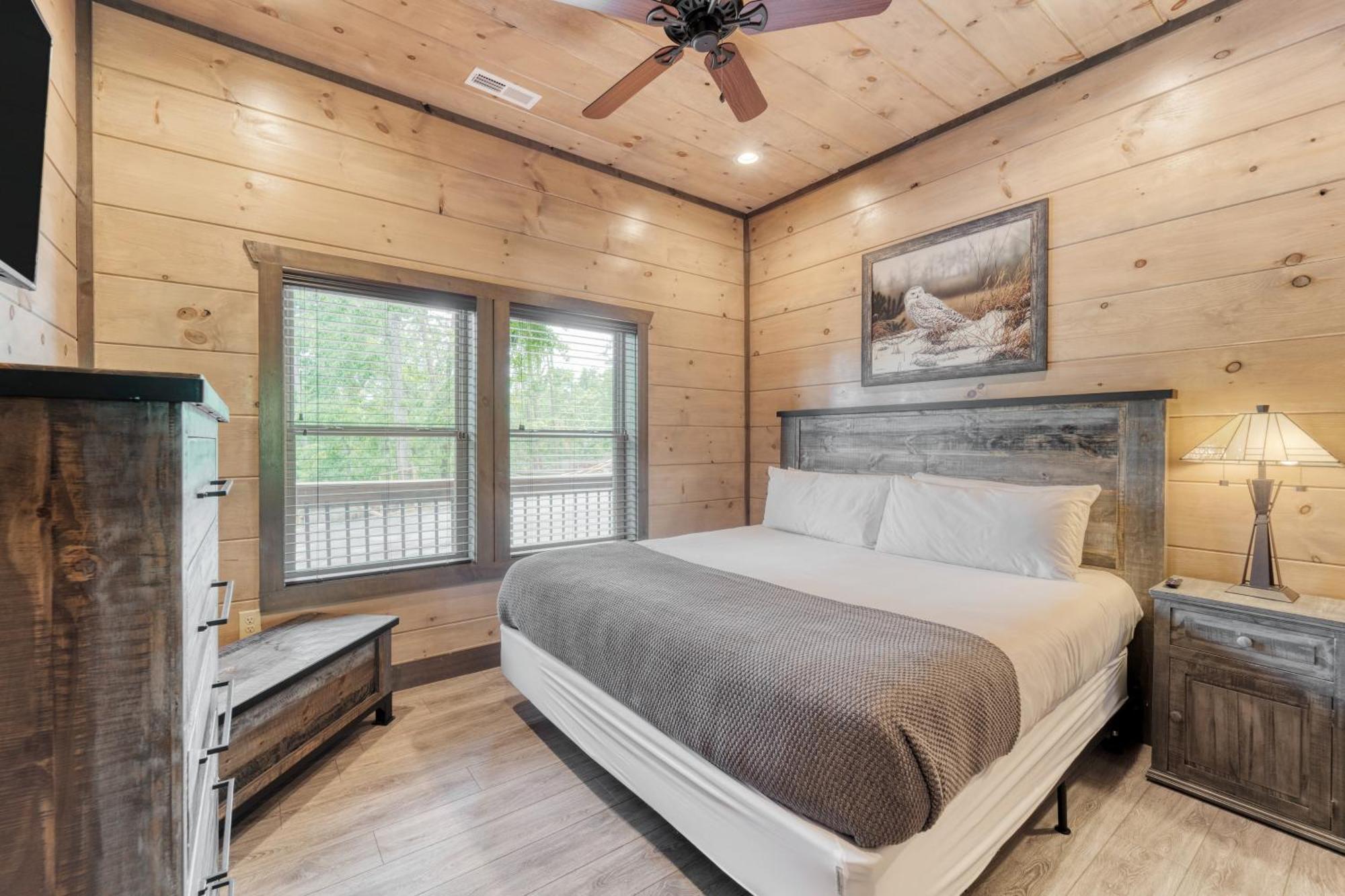 Holiday home Wanderer By Avantstay Sleeps 26 A Custom Smokies