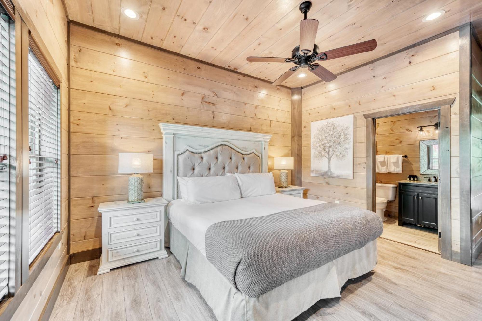 Holiday home Wanderer By Avantstay Sleeps 26 A Custom Smokies *