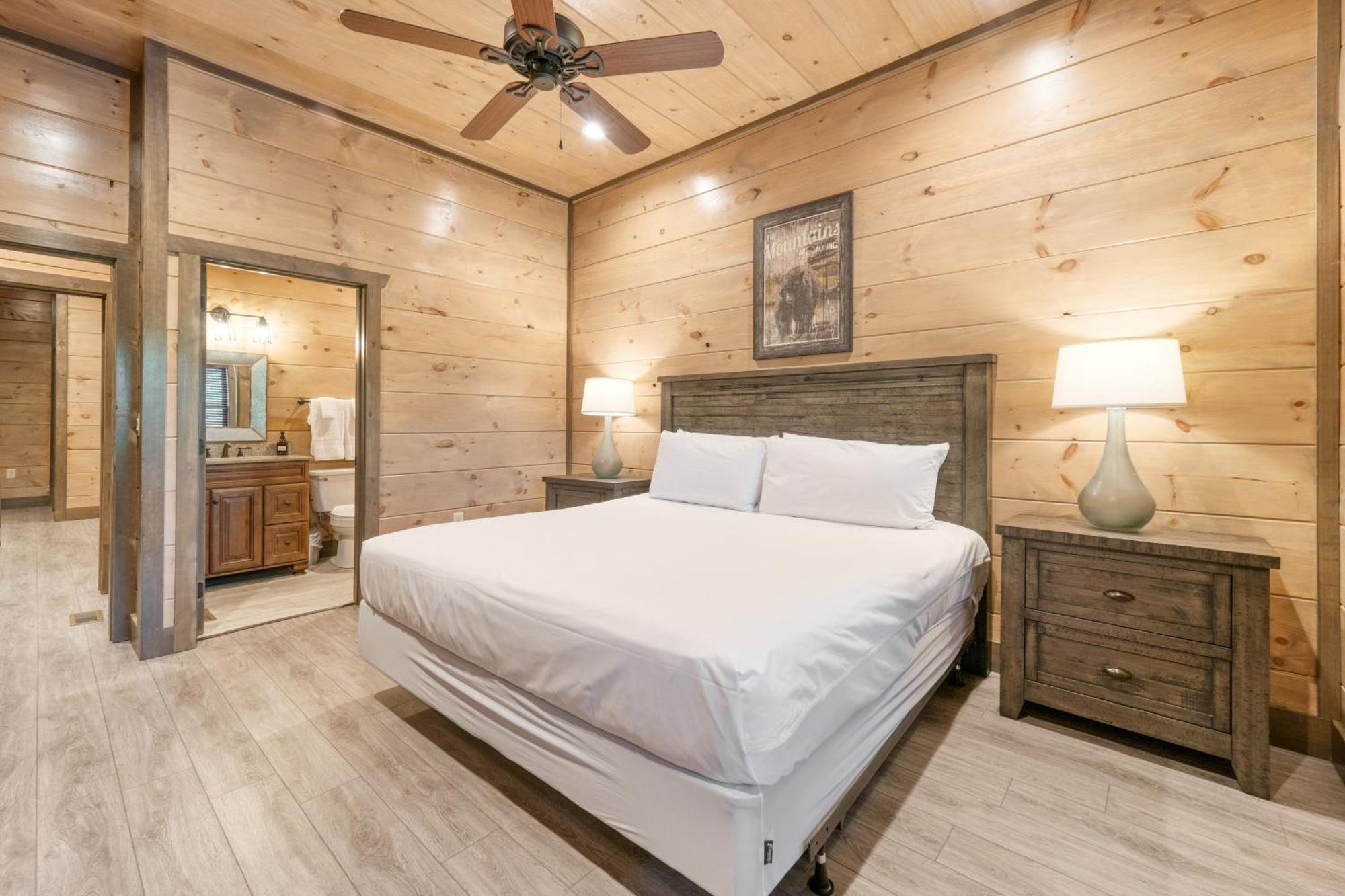 Holiday home Wanderer By Avantstay Sleeps 26 A Custom Smokies