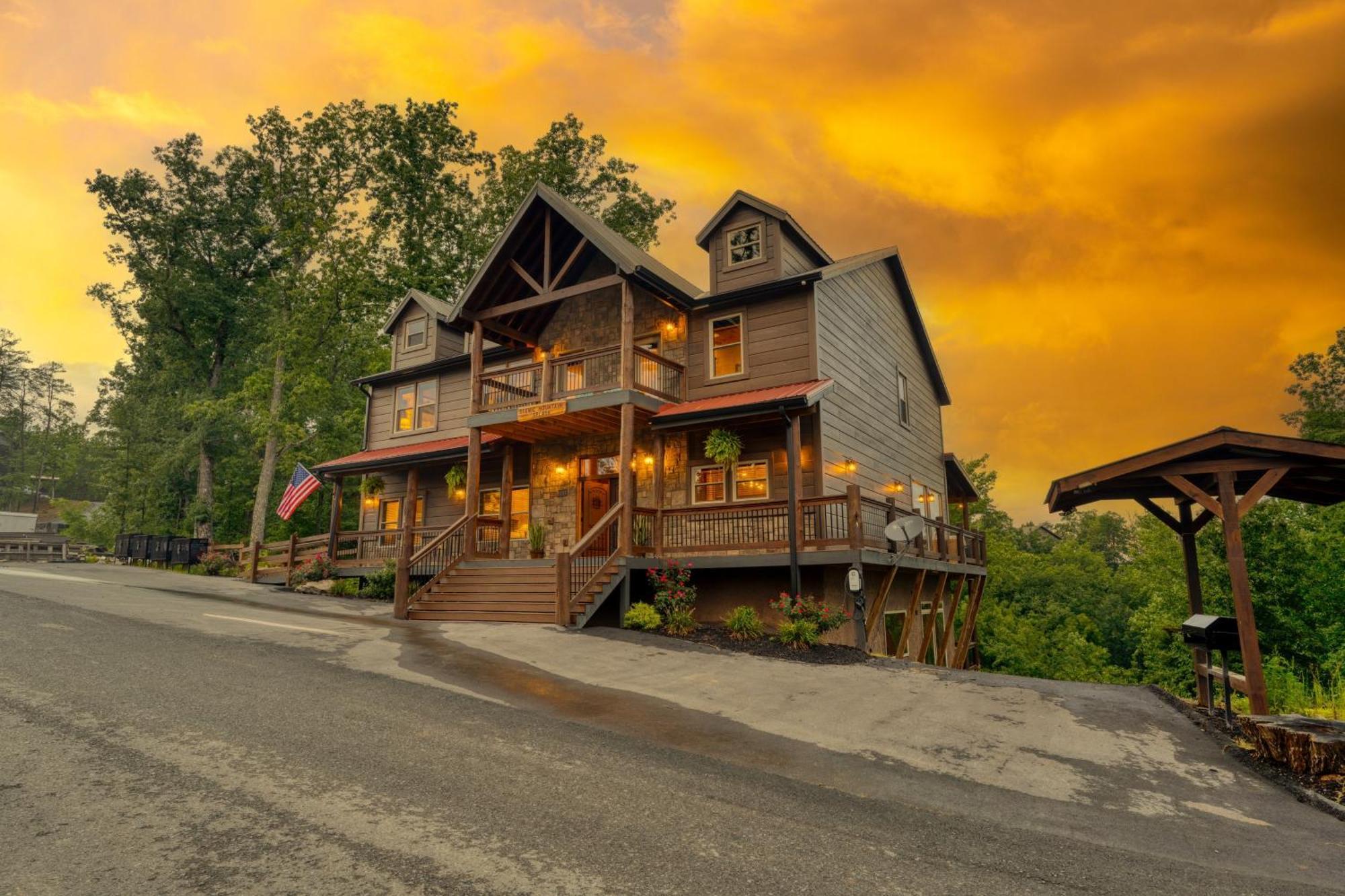 Holiday home Wanderer By Avantstay Sleeps 26 A Custom Smokies *