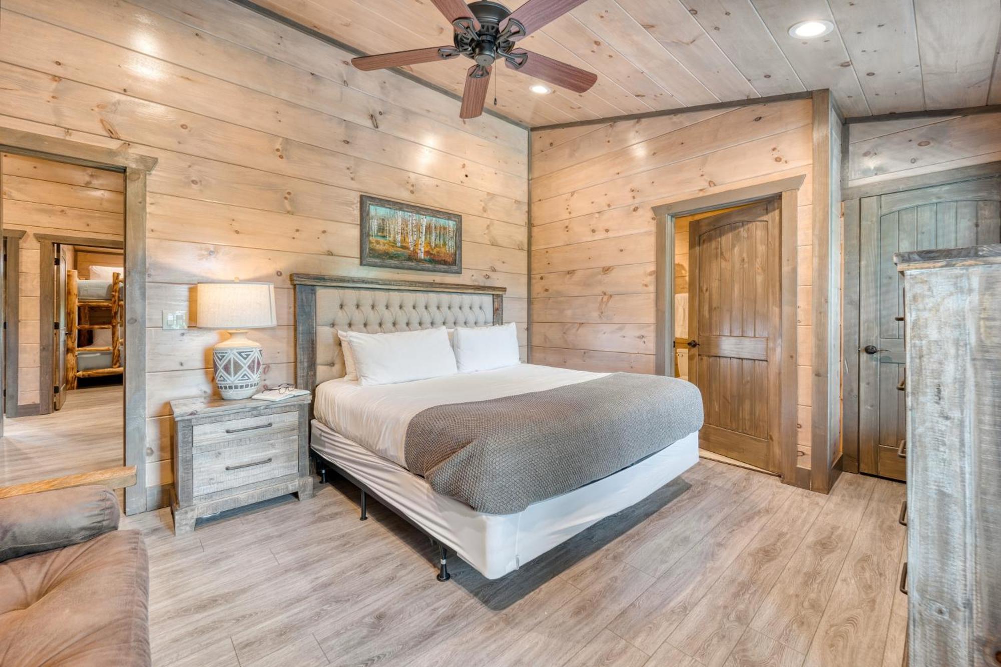 Holiday home Wanderer By Avantstay Sleeps 26 A Custom Smokies Pigeon Forge