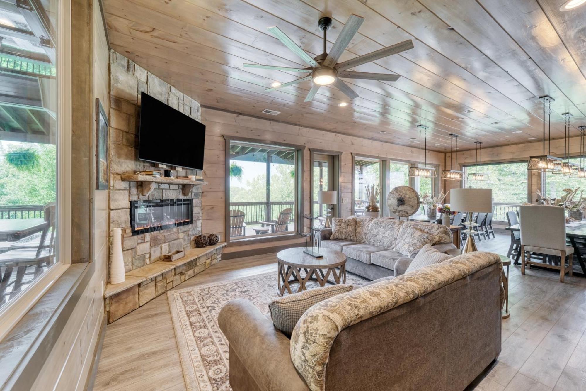 Wanderer By Avantstay Sleeps 26 A Custom Smokies Holiday home Pigeon Forge