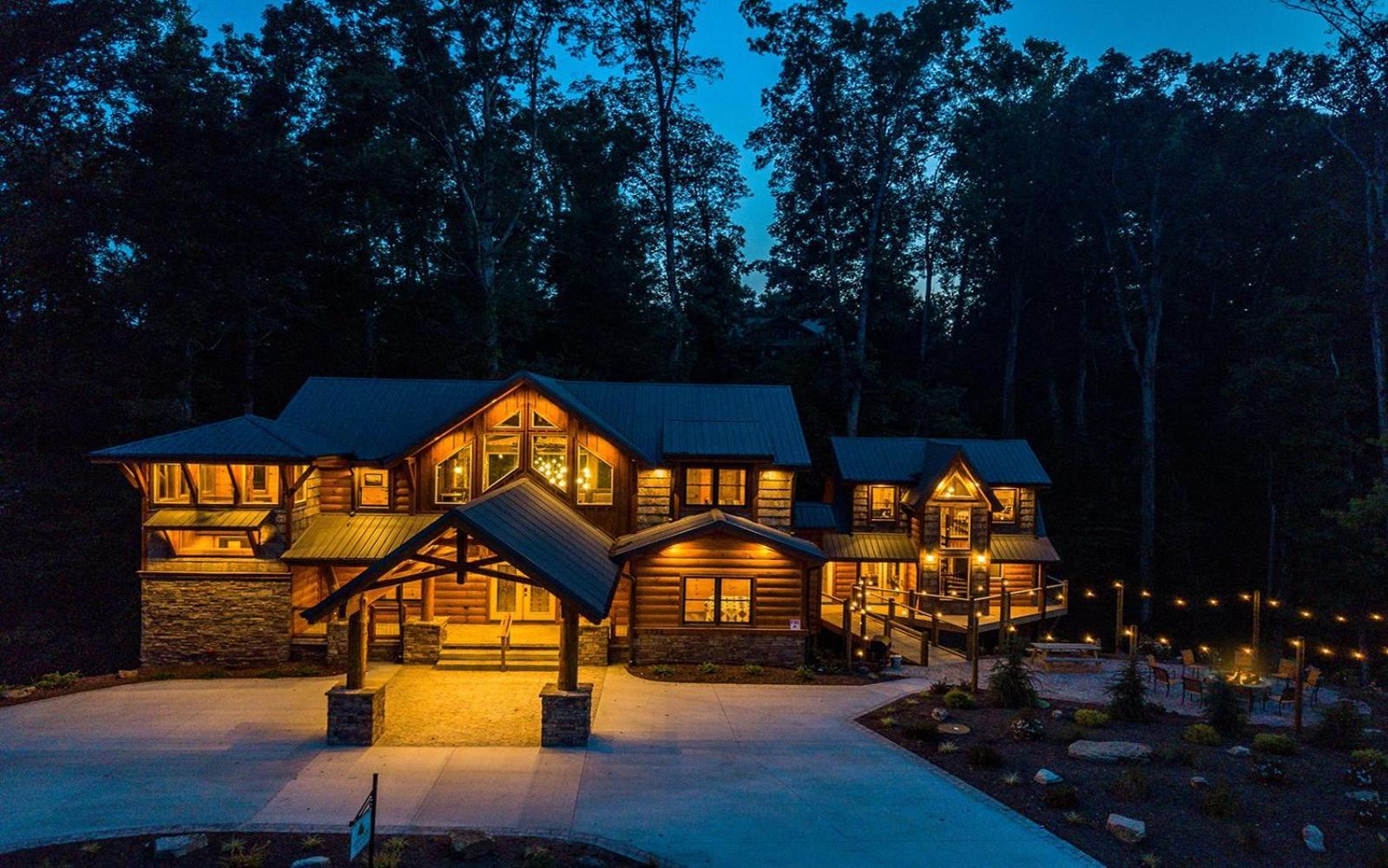 Treehouse River * Pigeon Forge