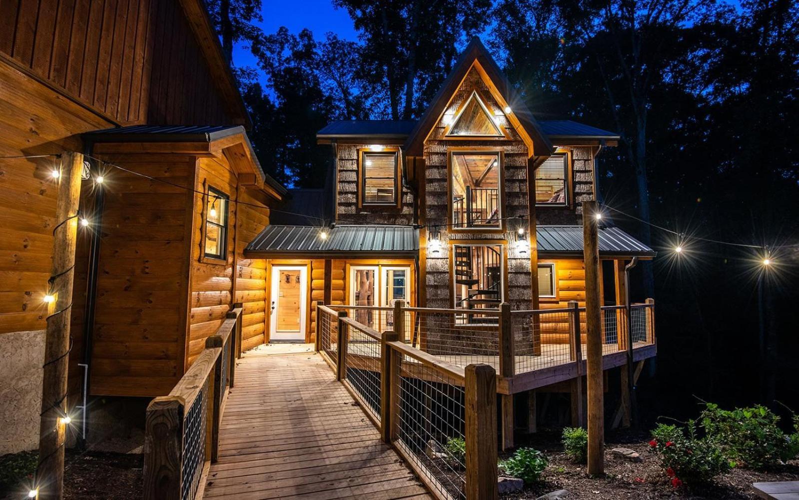Treehouse River * Pigeon Forge