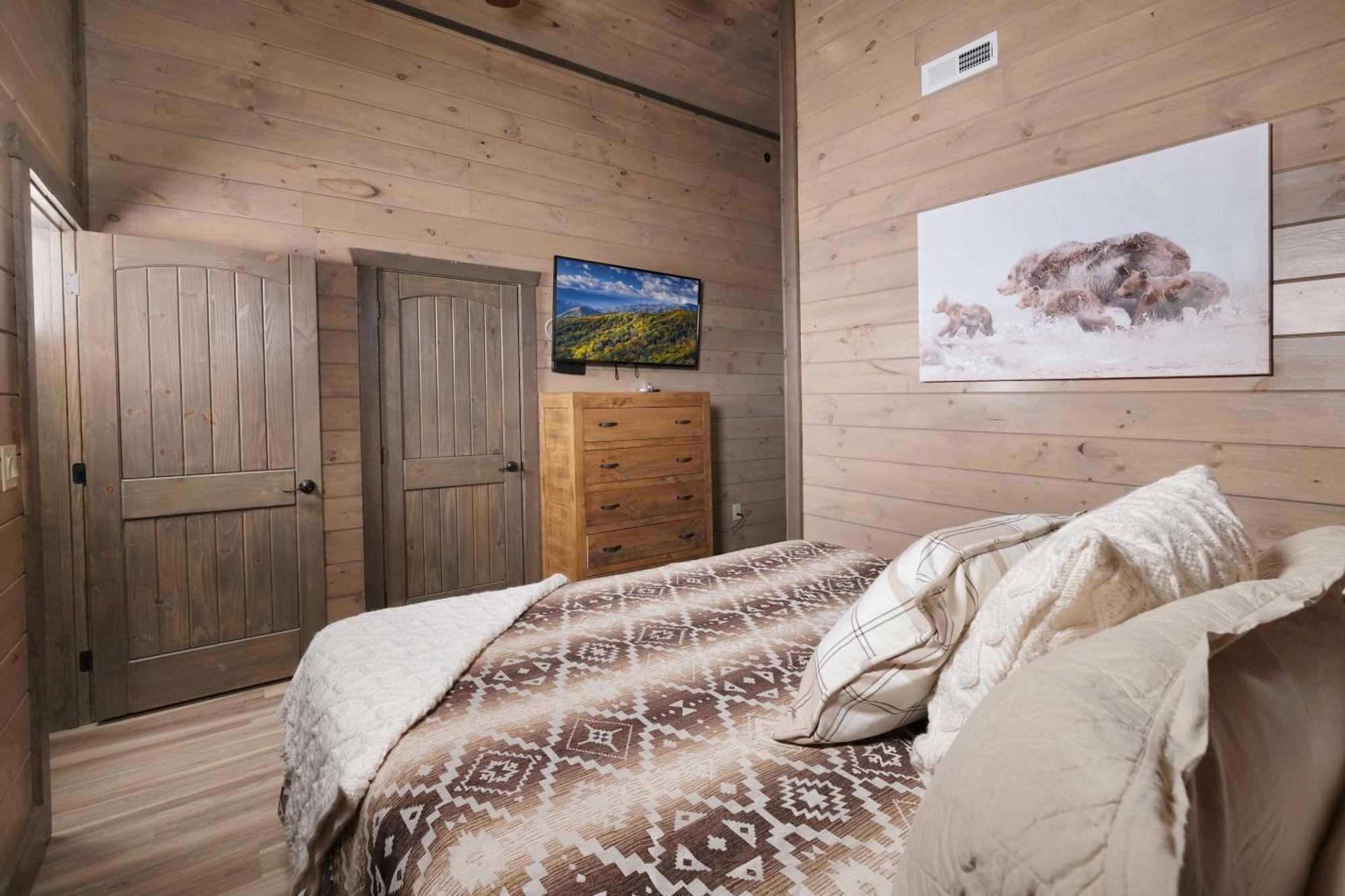 Hibernation Hideaway Pigeon Forge