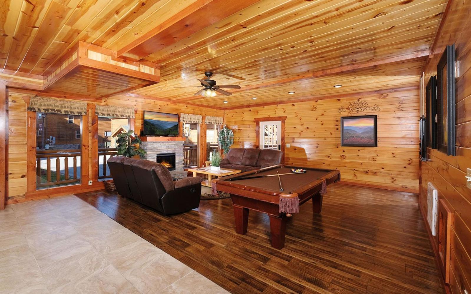 Splash N Mountain Lookout Villa Pigeon Forge