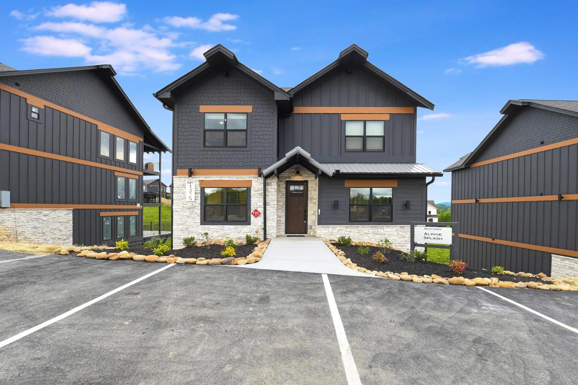Chalet Smith Creek - 5 Bedrooms 20 Guest - Indoor Pool - Amenities *