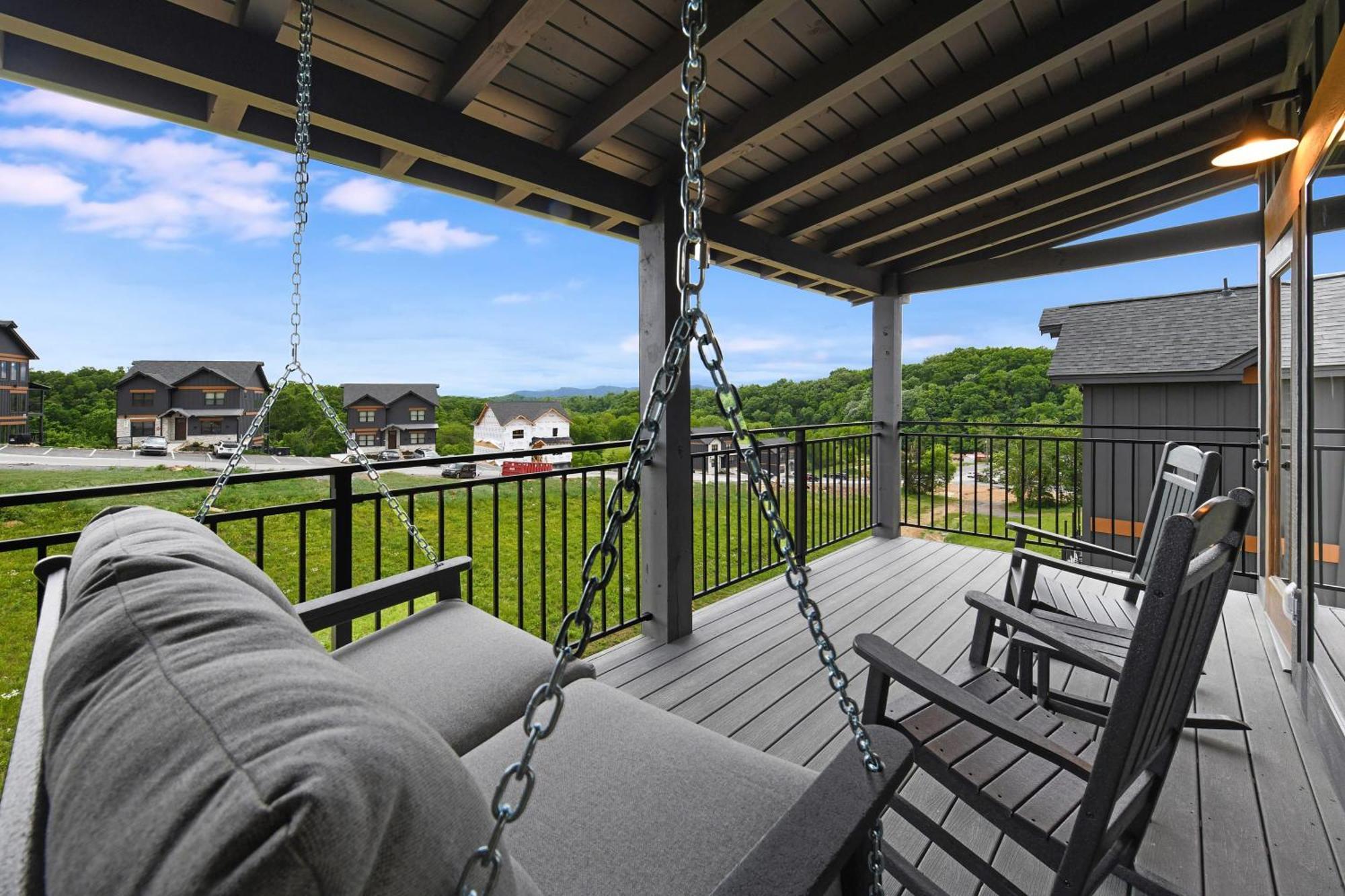 Smith Creek - 5 Bedrooms 20 Guest - Indoor Pool - Amenities * Pigeon Forge