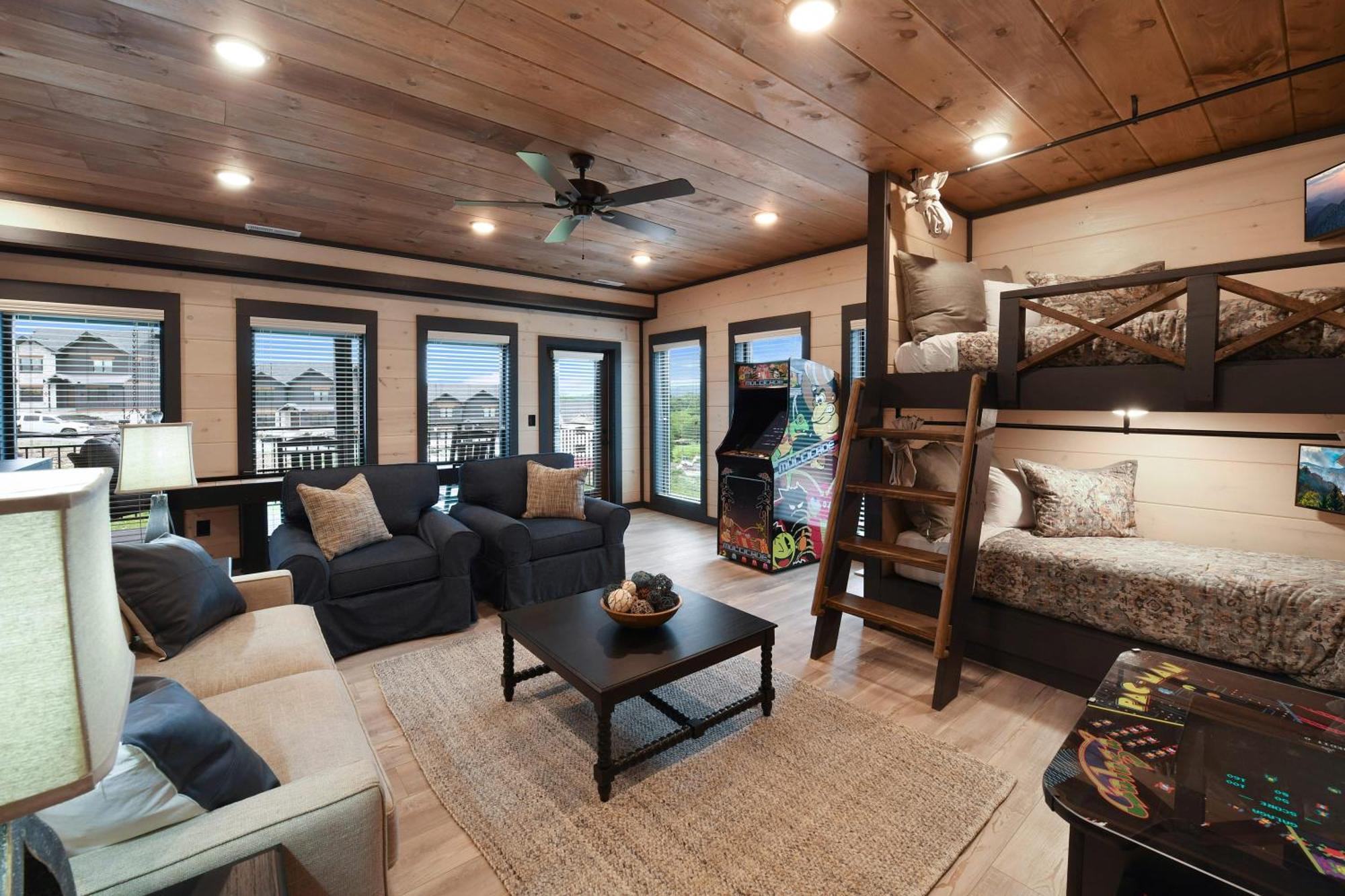 Chalet Smith Creek - 5 Bedrooms 20 Guest - Indoor Pool - Amenities