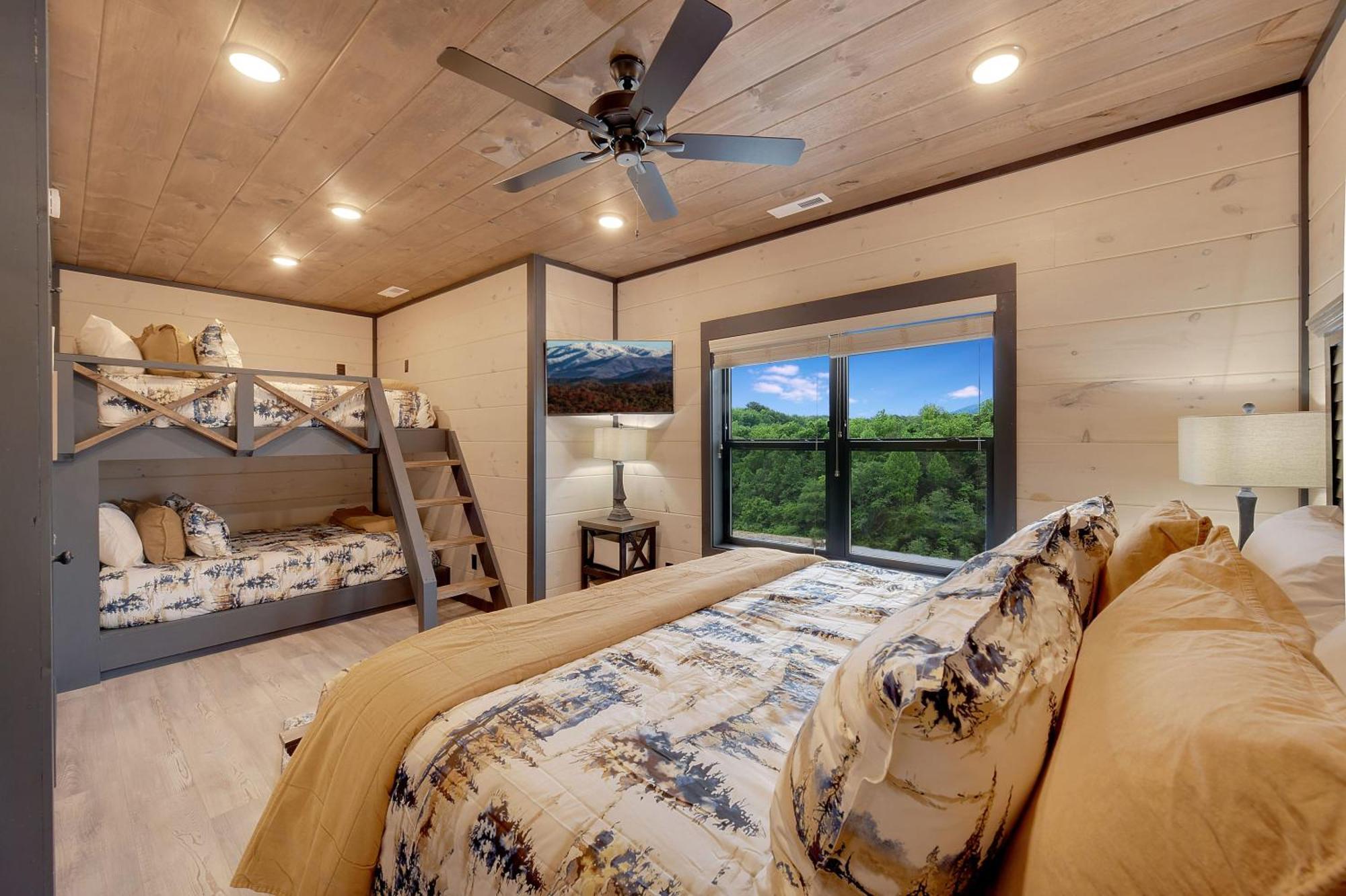 Smith Creek - 5 Bedrooms 20 Guest - Indoor Pool - Amenities Chalet *
