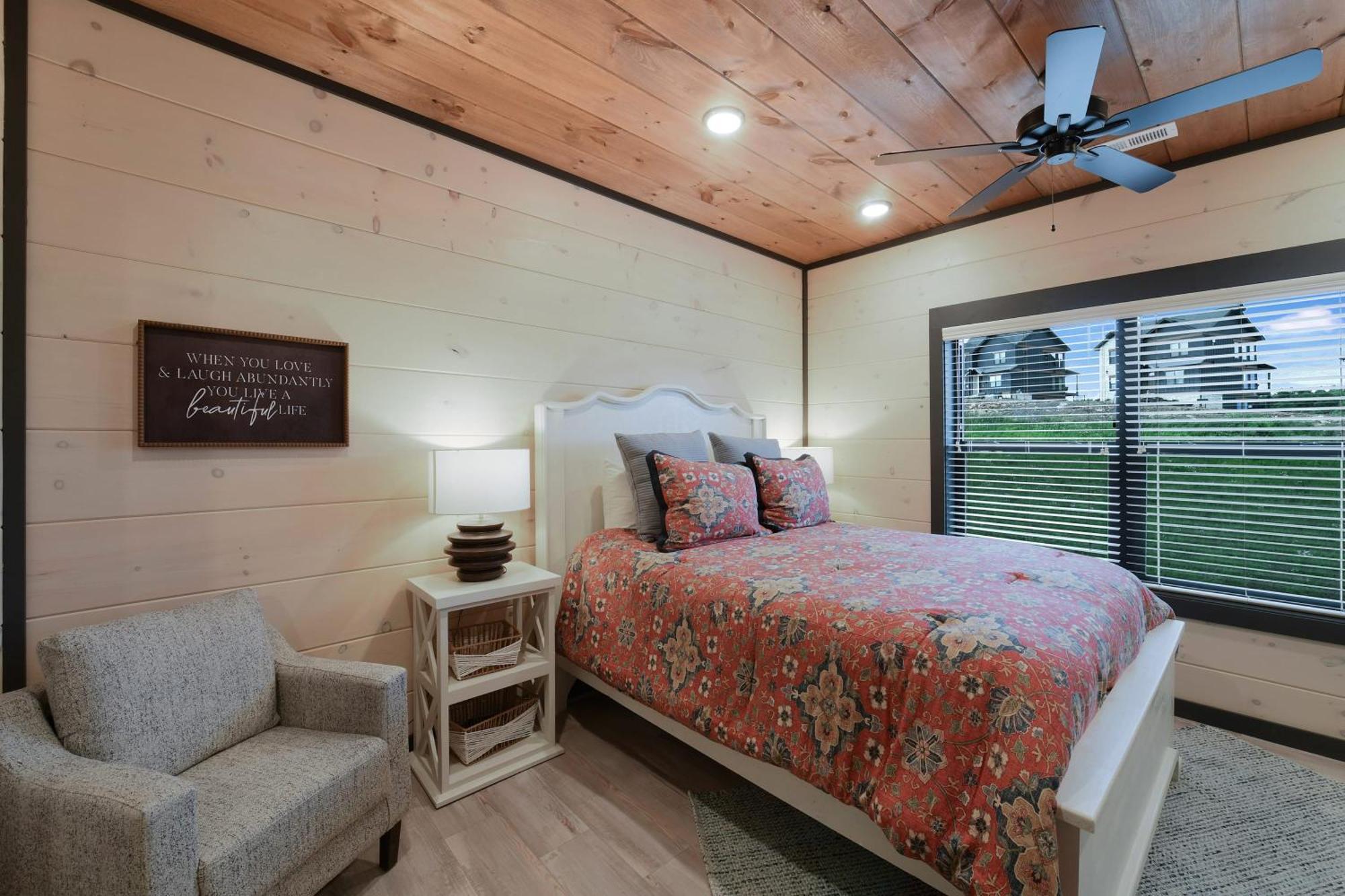 Chalet Smith Creek - 5 Bedrooms 20 Guest - Indoor Pool - Amenities Pigeon Forge