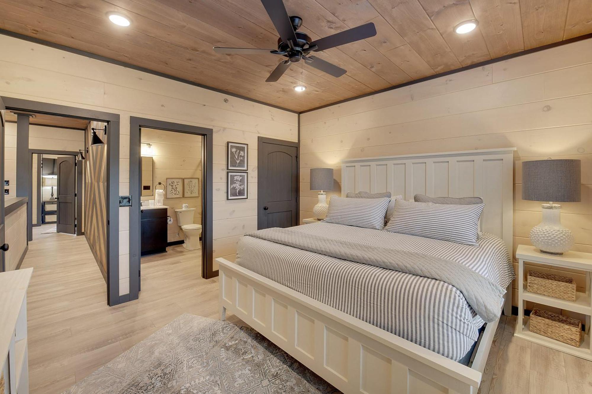 Smith Creek - 5 Bedrooms 20 Guest - Indoor Pool - Amenities *