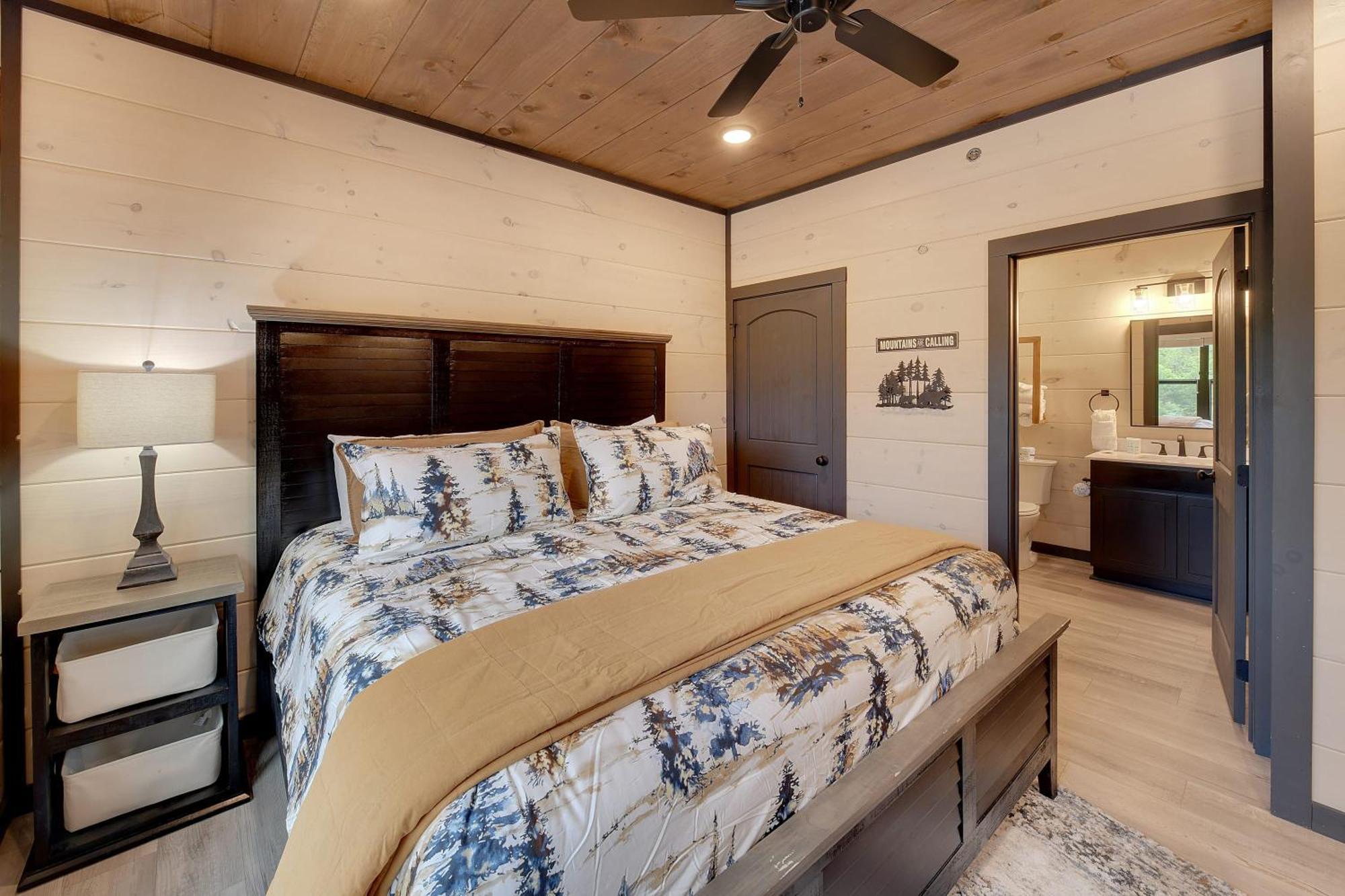 Smith Creek - 5 Bedrooms 20 Guest - Indoor Pool - Amenities Chalet
