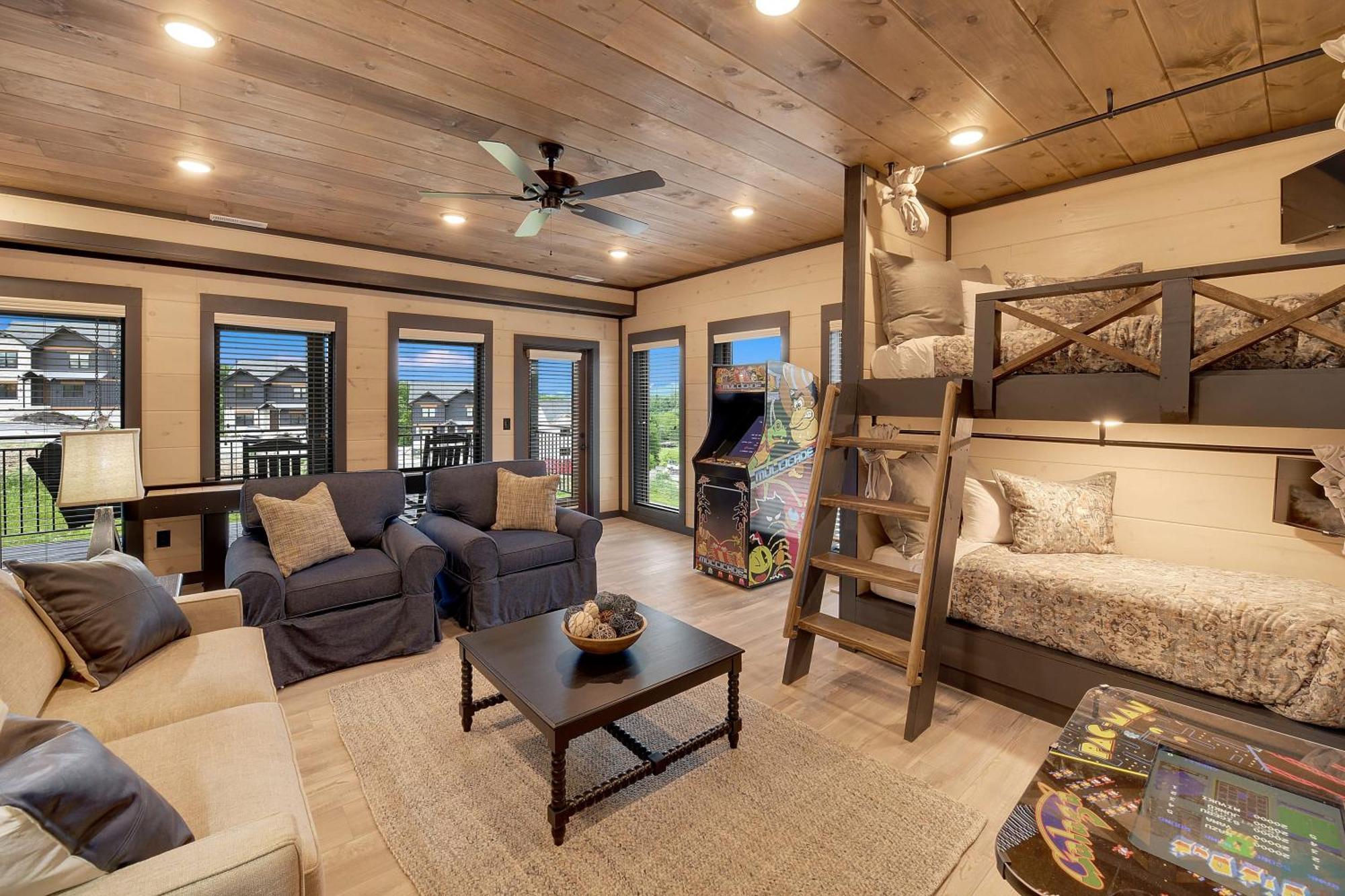 Smith Creek - 5 Bedrooms 20 Guest - Indoor Pool - Amenities Chalet *