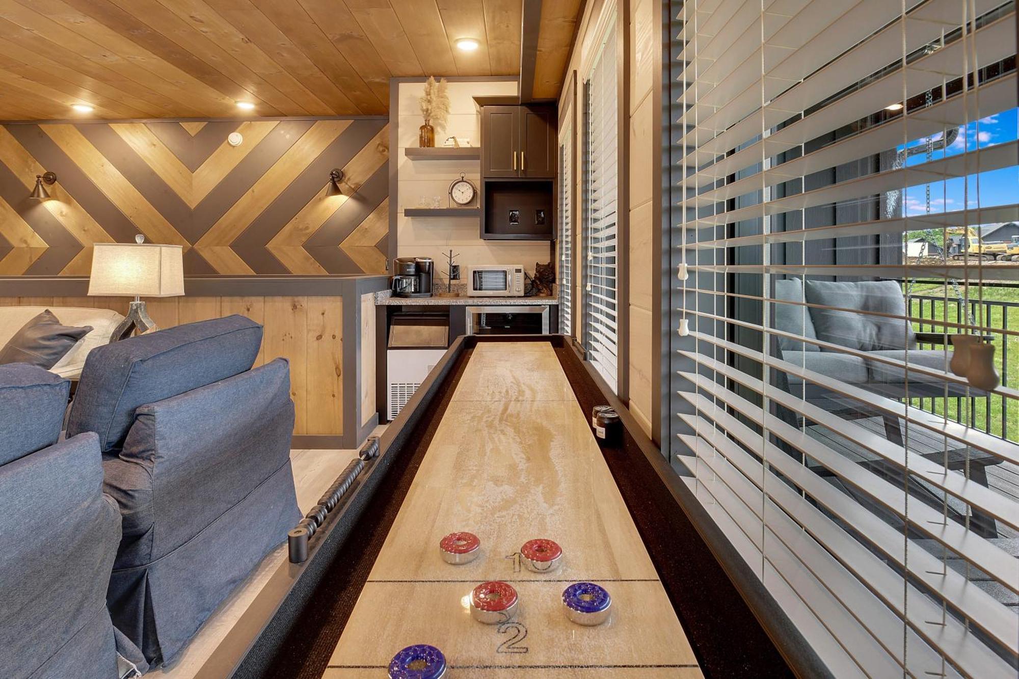 Smith Creek - 5 Bedrooms 20 Guest - Indoor Pool - Amenities Chalet