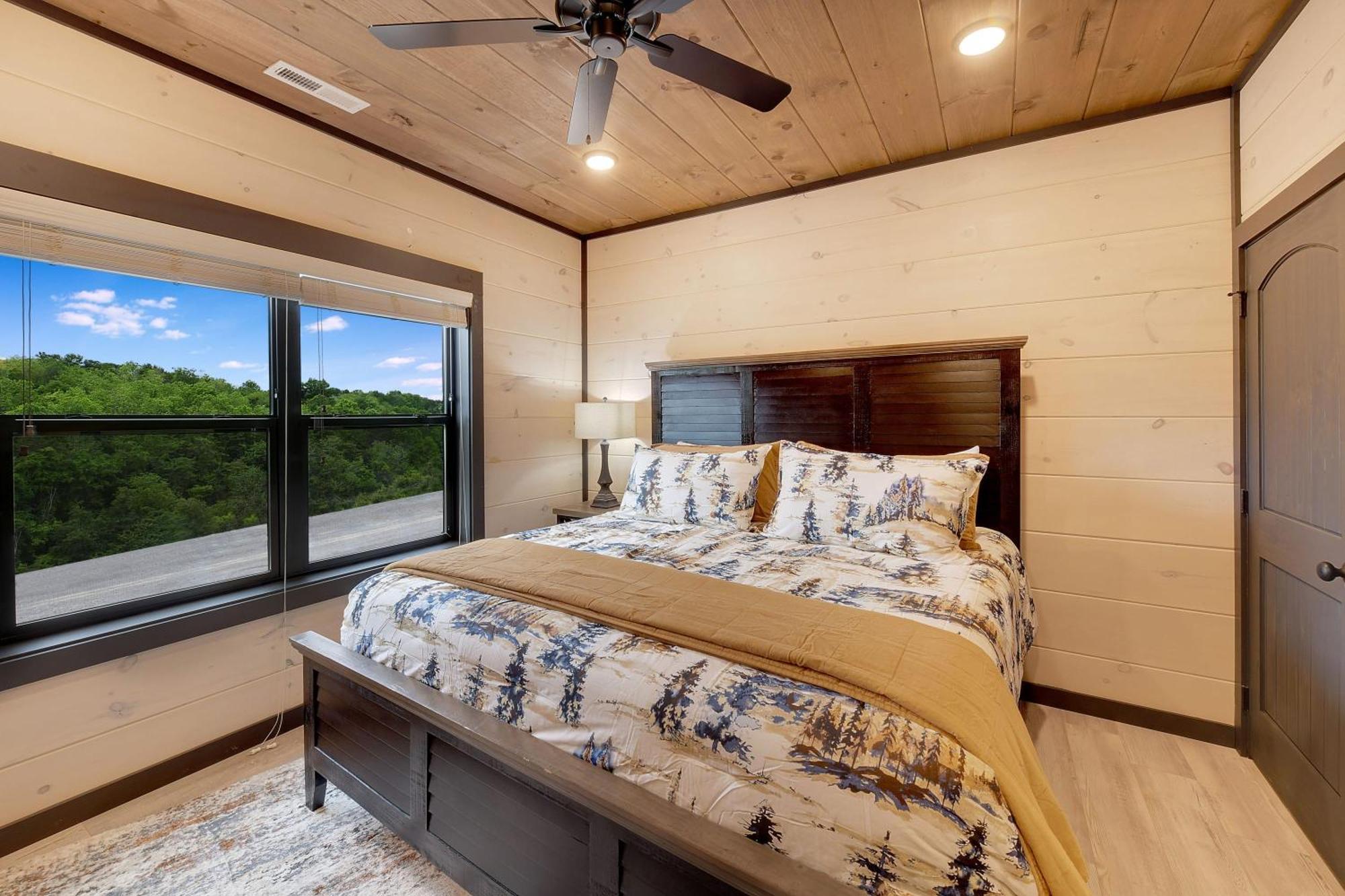 Chalet Smith Creek - 5 Bedrooms 20 Guest - Indoor Pool - Amenities Pigeon Forge