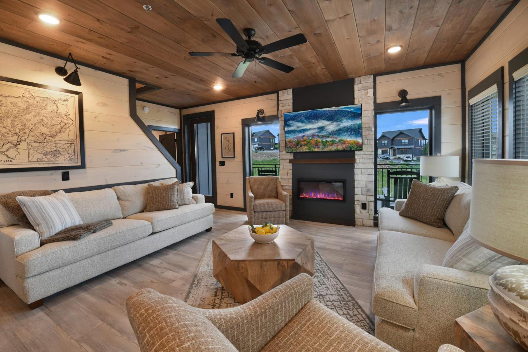 Smith Creek - 5 Bedrooms 20 Guest - Indoor Pool - Amenities