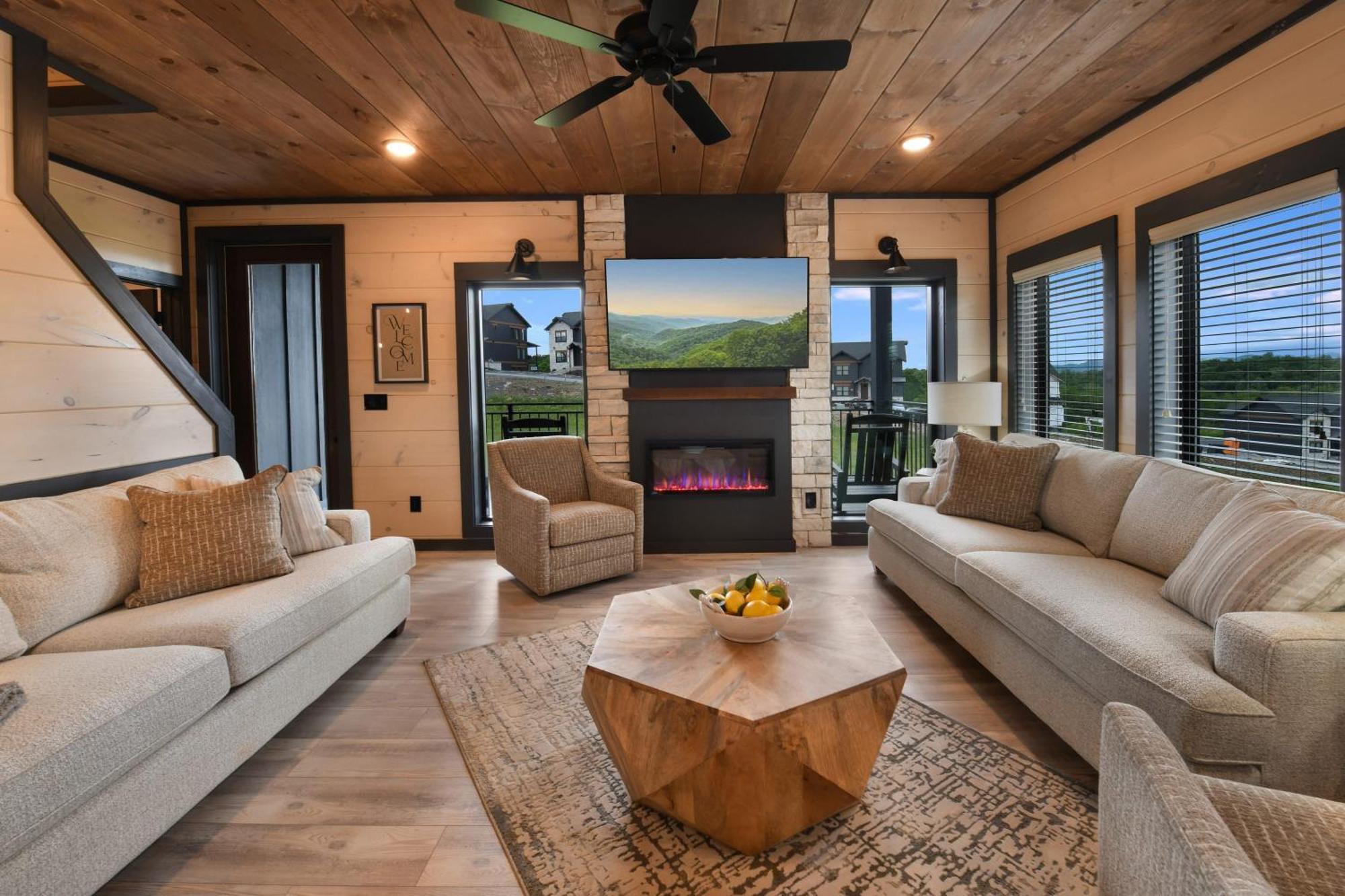Smith Creek - 5 Bedrooms 20 Guest - Indoor Pool - Amenities Chalet