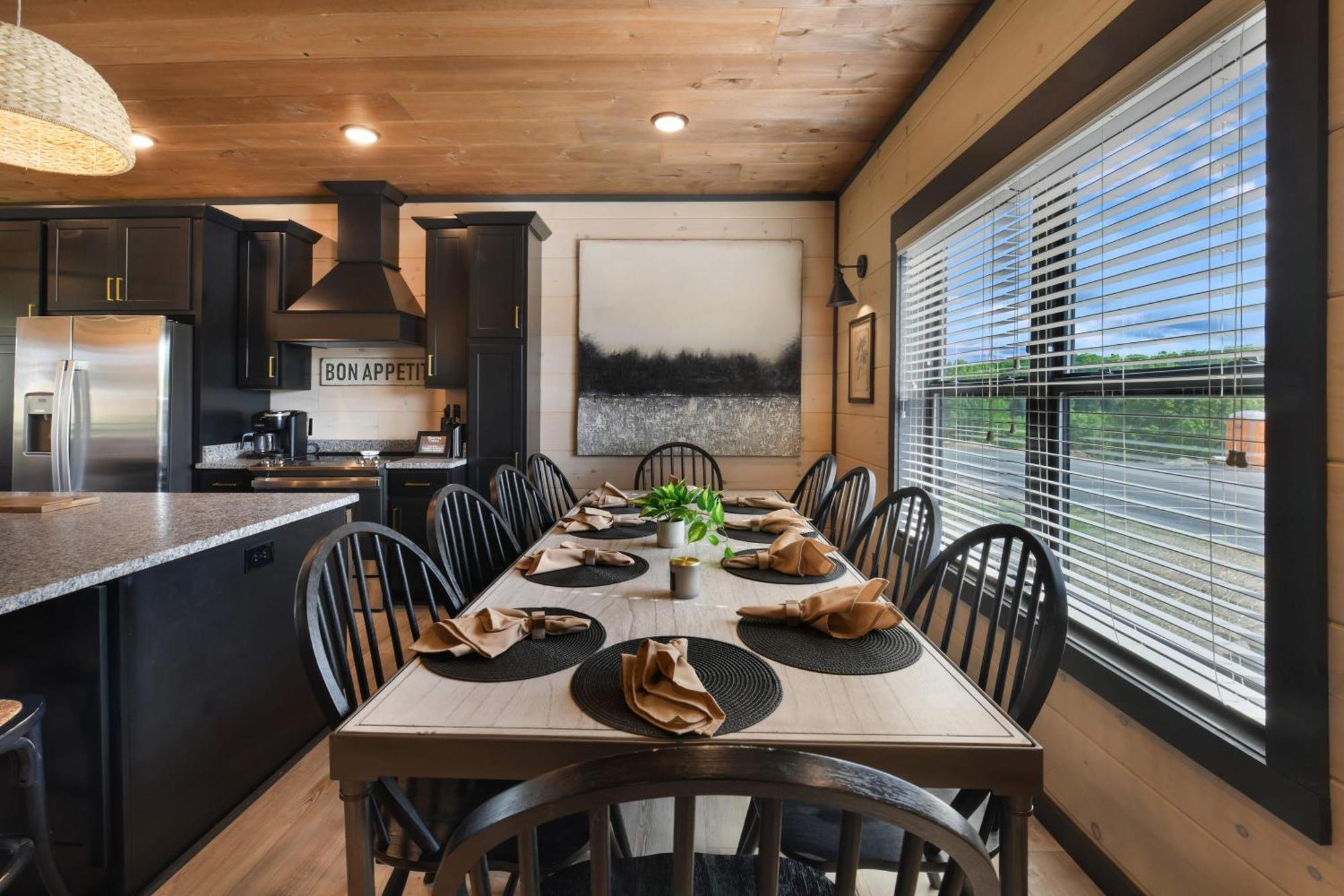 Smith Creek - 5 Bedrooms 20 Guest - Indoor Pool - Amenities