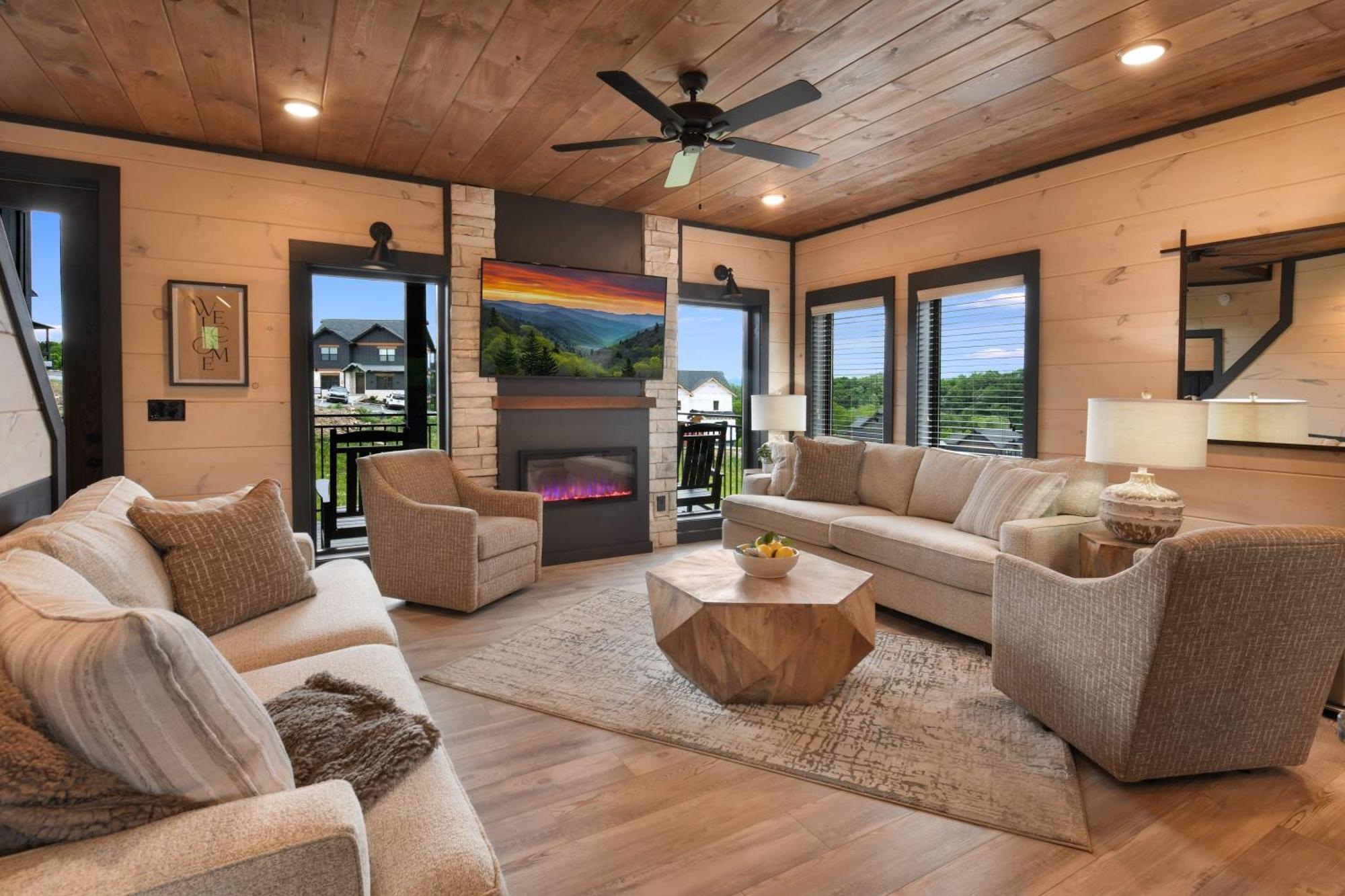 Smith Creek - 5 Bedrooms 20 Guest - Indoor Pool - Amenities Chalet