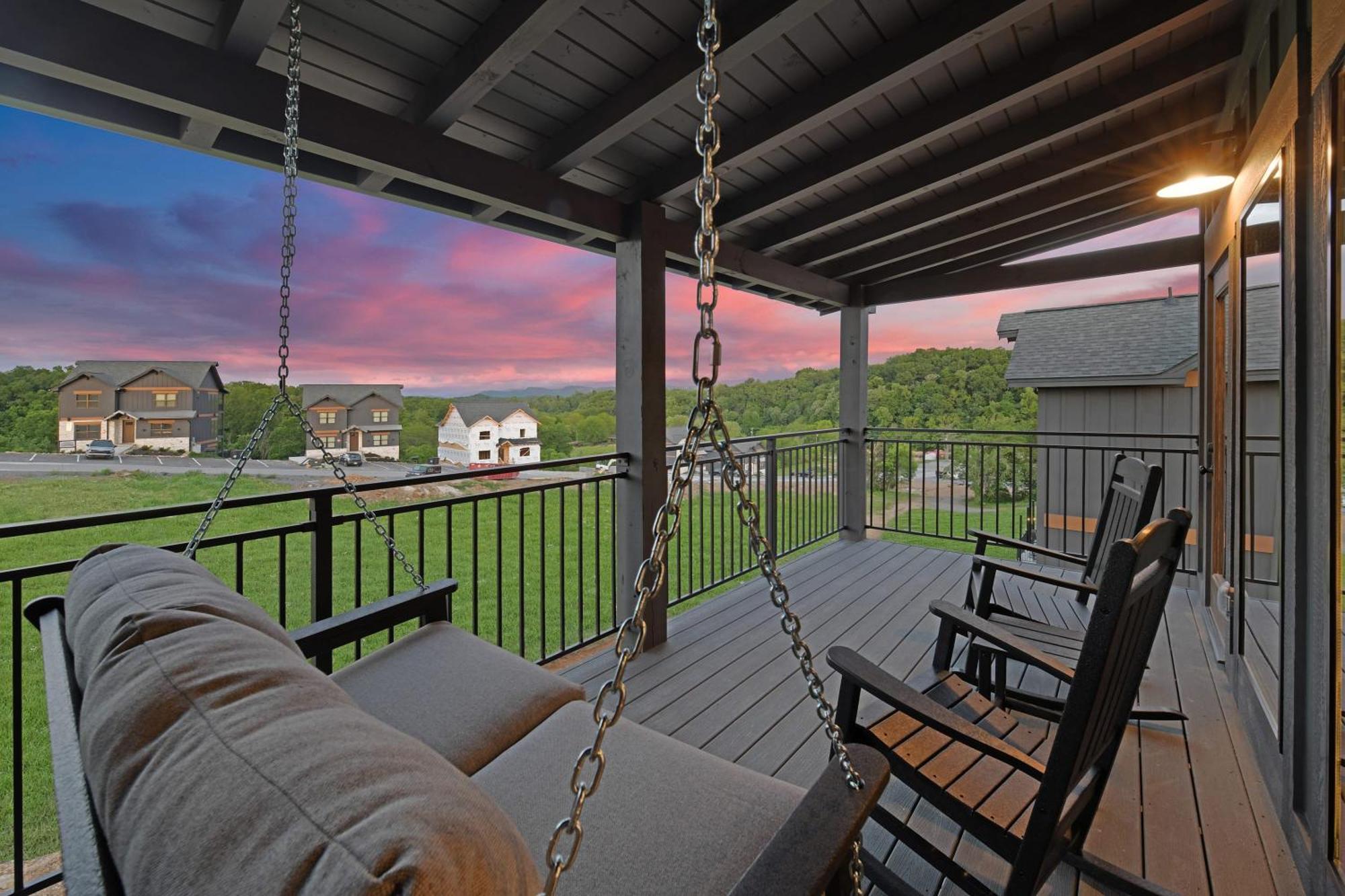 Chalet Smith Creek - 5 Bedrooms 20 Guest - Indoor Pool - Amenities Pigeon Forge