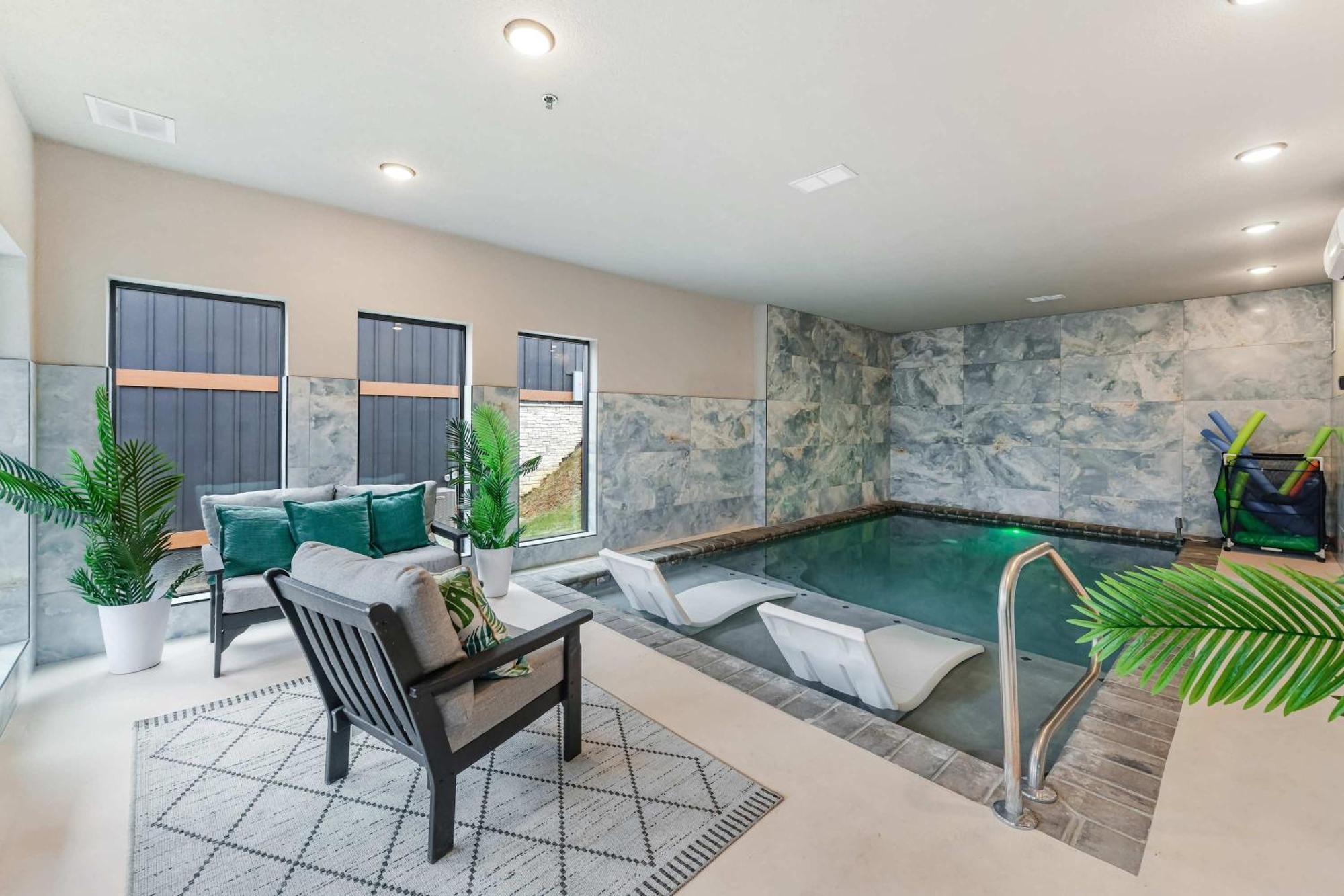 Chalet Smith Creek - 5 Bedrooms 20 Guest - Indoor Pool - Amenities *