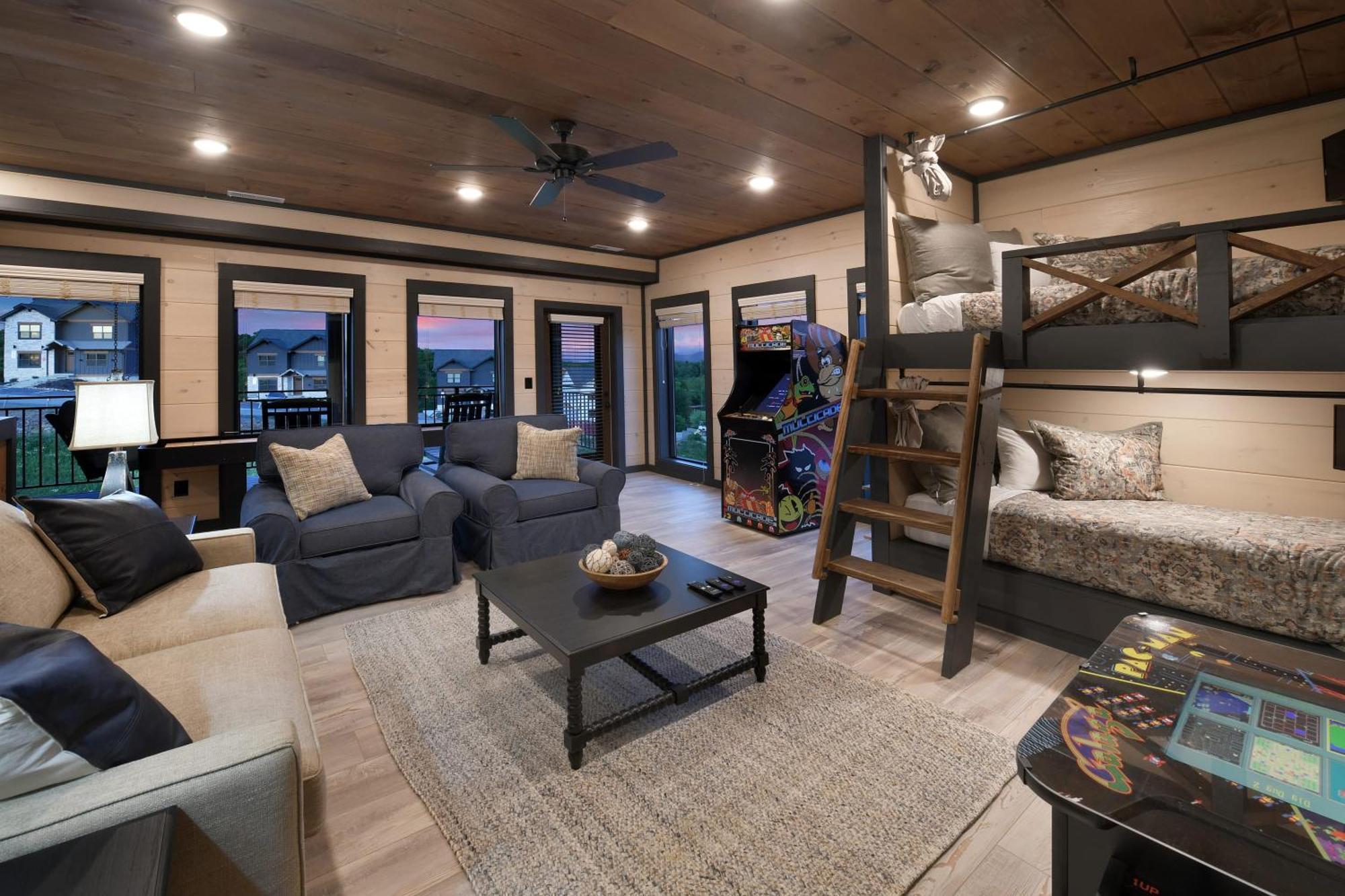 Chalet Smith Creek - 5 Bedrooms 20 Guest - Indoor Pool - Amenities *