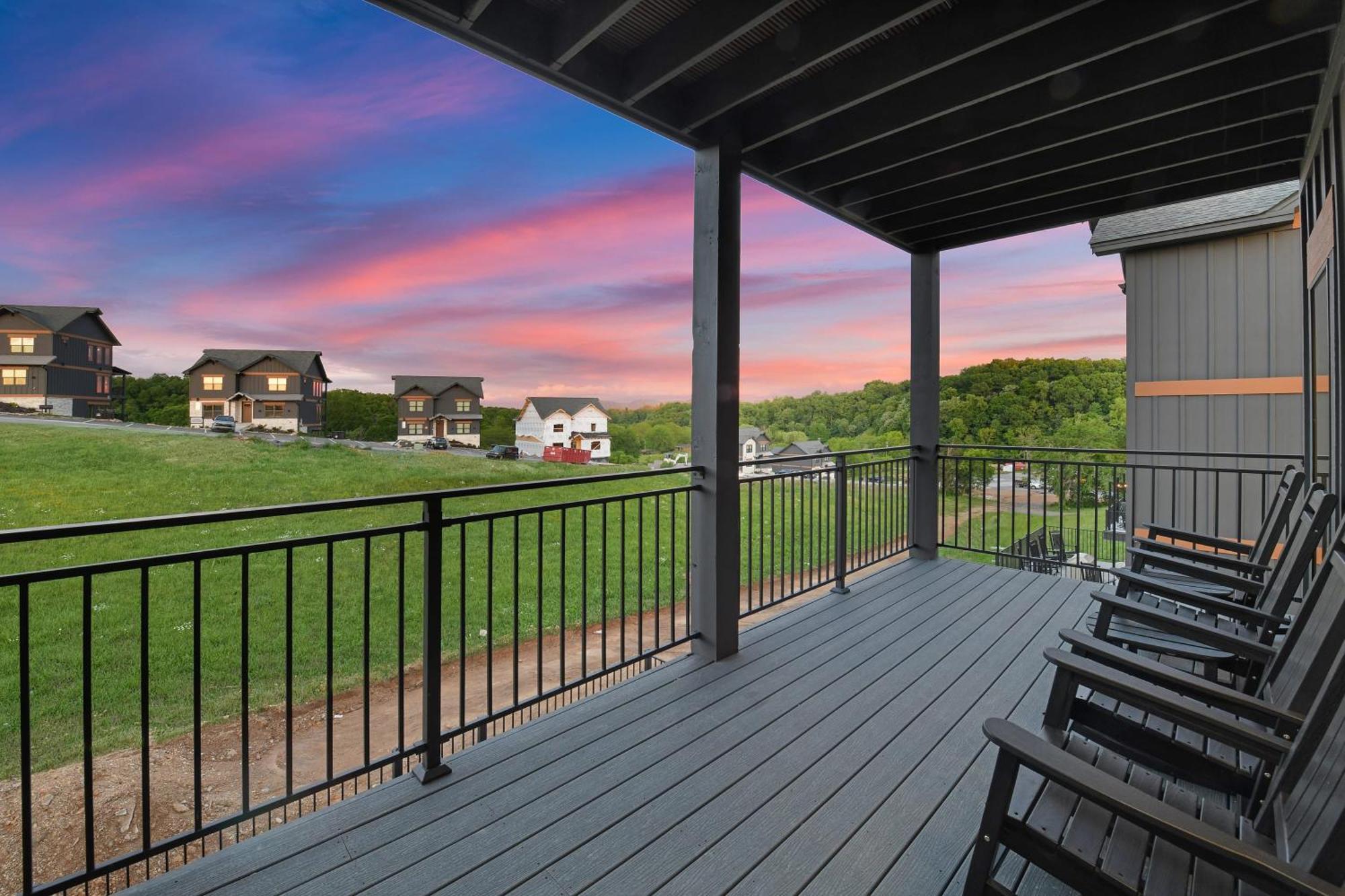 Smith Creek - 5 Bedrooms 20 Guest - Indoor Pool - Amenities Pigeon Forge