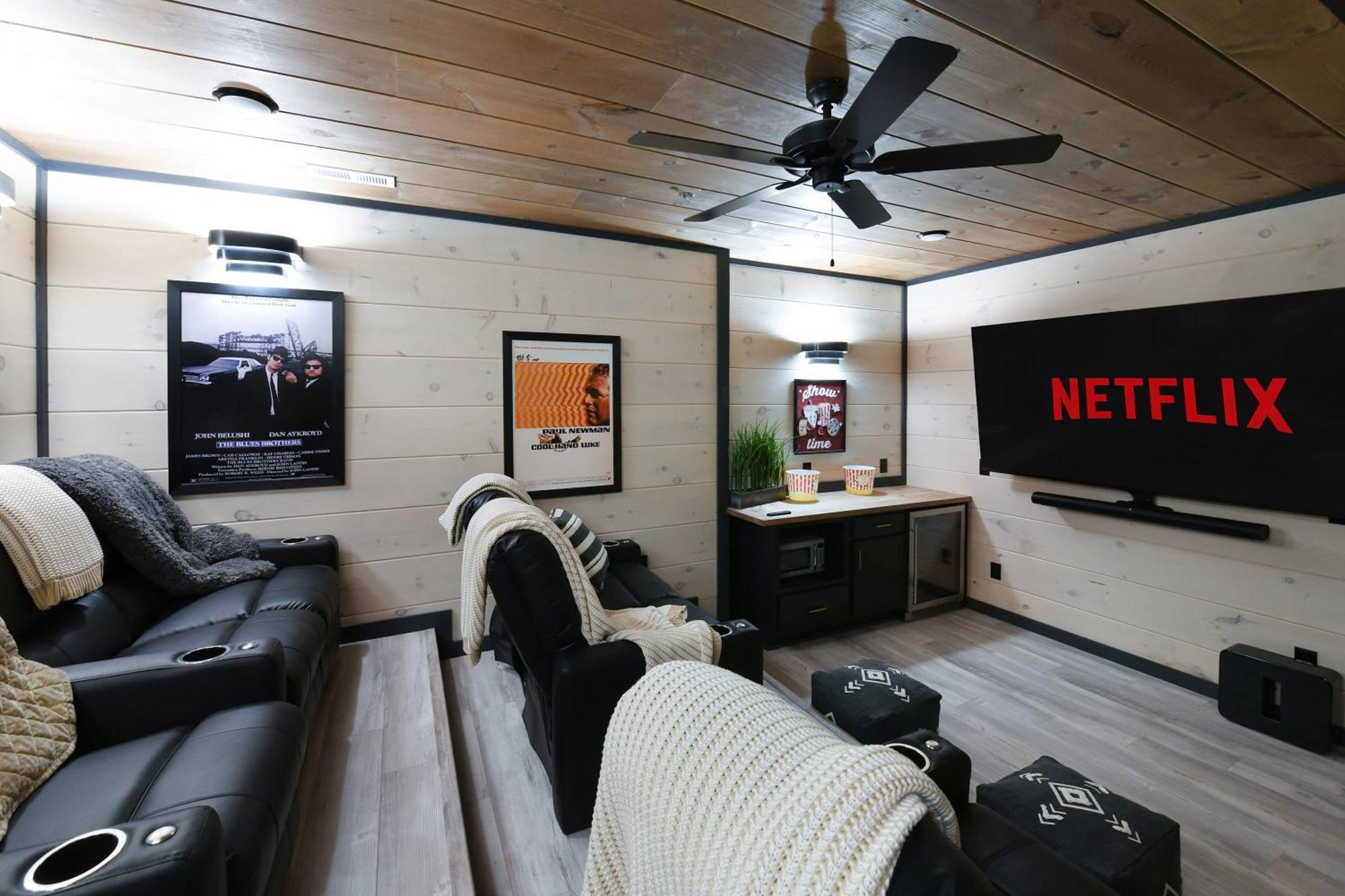 Smith Creek - 5 Bedrooms 20 Guest - Indoor Pool - Amenities Chalet