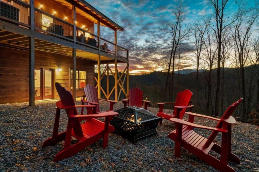Holiday home Scenic Views, Game Room, Hot Tub, Fireplace, Bbq