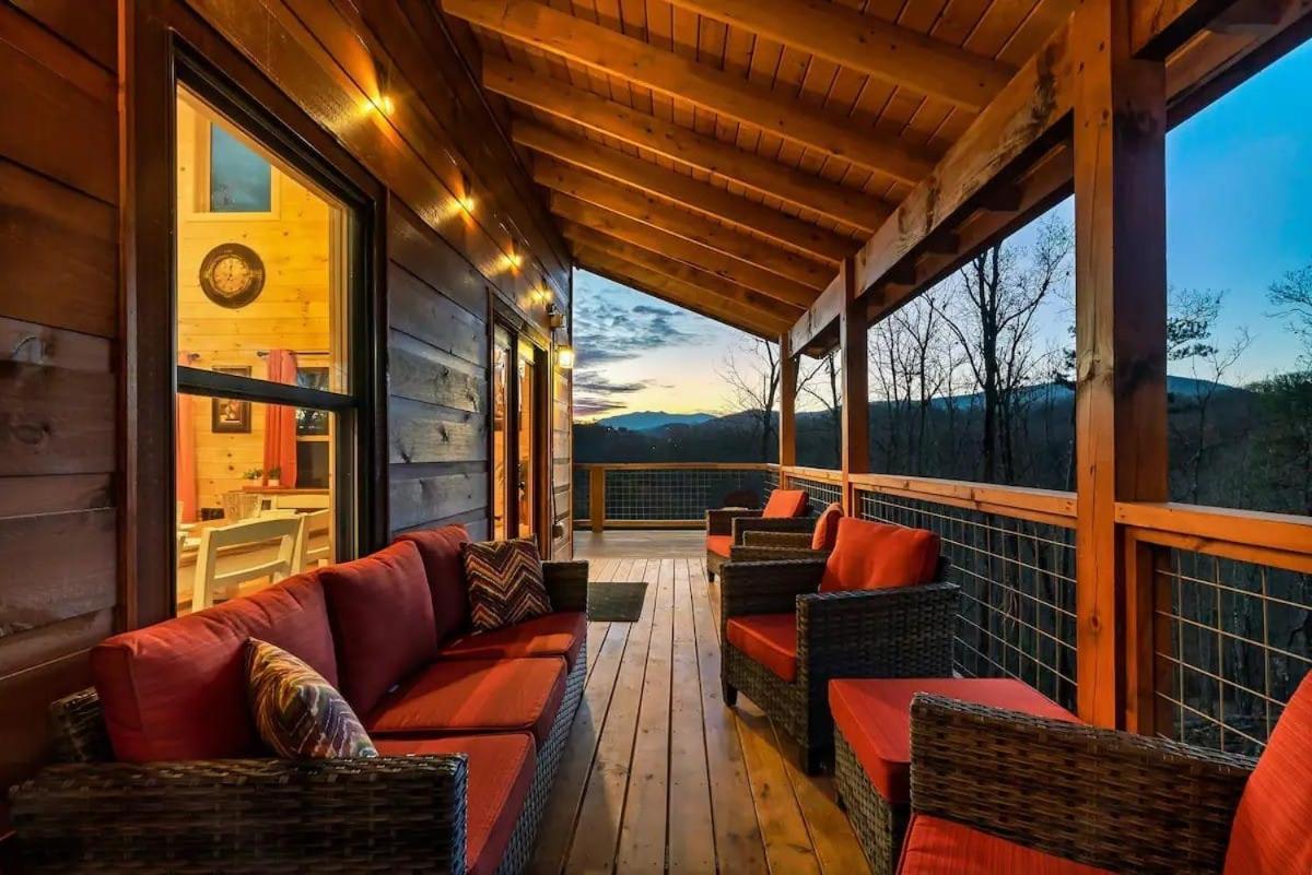 Holiday home Scenic Views, Game Room, Hot Tub, Fireplace, Bbq *