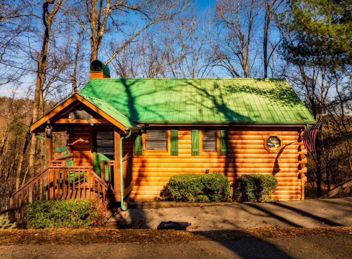 Waterfront Honeymoon Cabin~fishing~hot Tub~games Pigeon Forge
