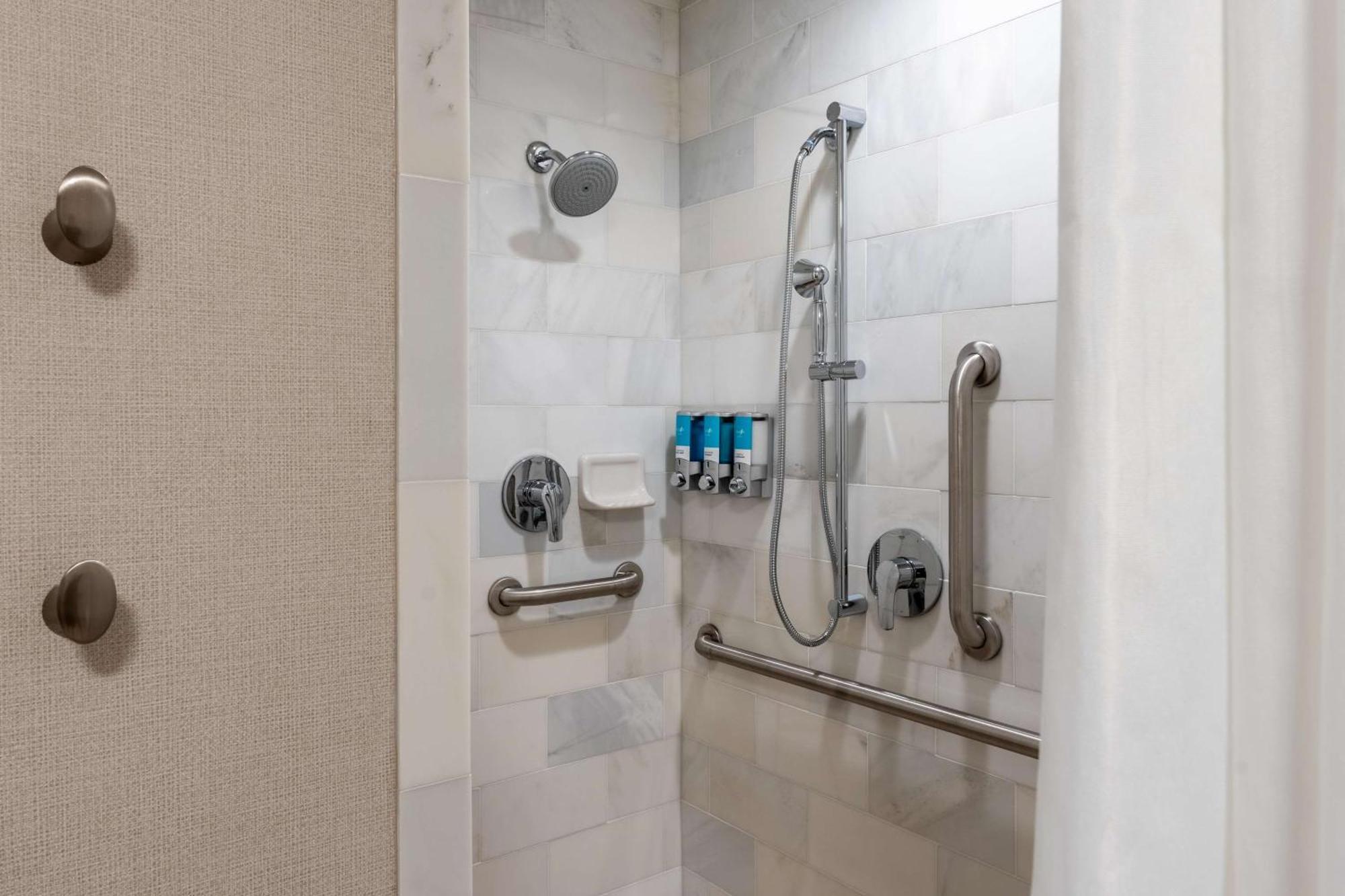 Hotel Drury Plaza 3*