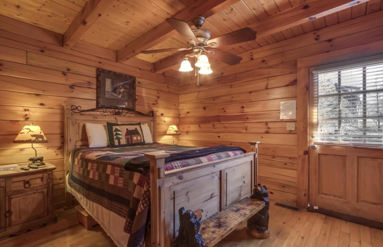 Are We Bear Yet Rustic 1br With Hot Tub Pools & Fireplace1 Mile From Parkway Holiday home Pigeon Forge