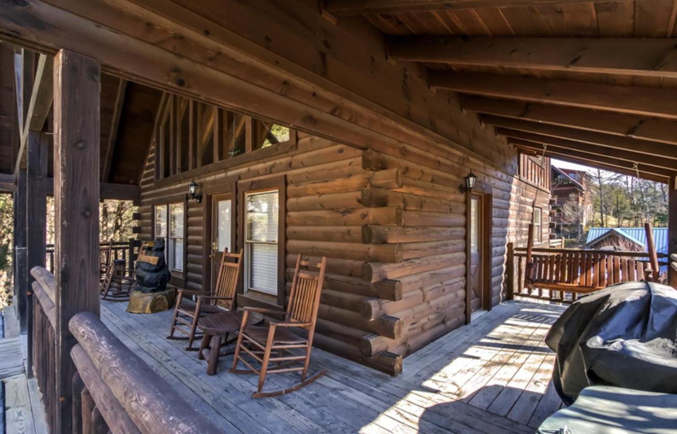 Are We Bear Yet Rustic 1br With Hot Tub Pools & Fireplace1 Mile From Parkway