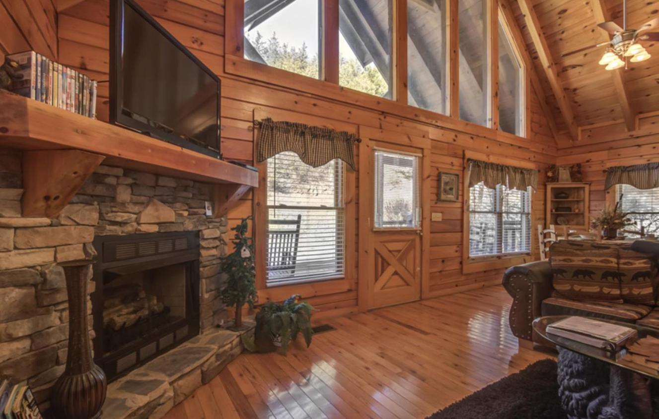 Are We Bear Yet Rustic 1br With Hot Tub Pools & Fireplace1 Mile From Parkway Pigeon Forge