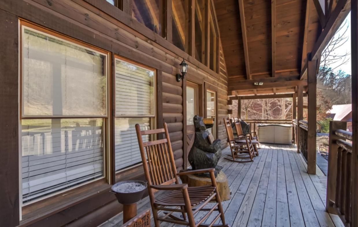 Are We Bear Yet Rustic 1br With Hot Tub Pools & Fireplace1 Mile From Parkway Holiday home Pigeon Forge