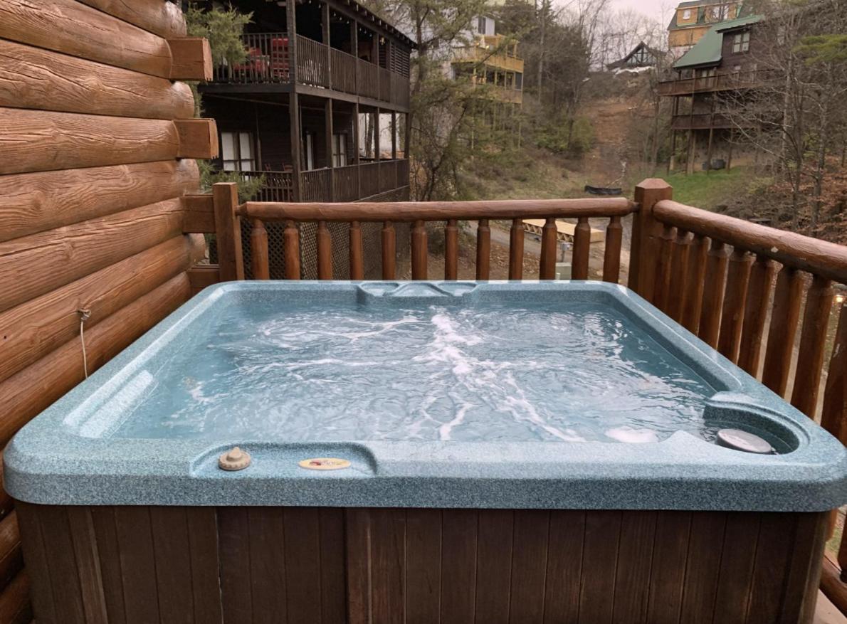 Are We Bear Yet Rustic 1br With Hot Tub Pools & Fireplace1 Mile From Parkway * Pigeon Forge