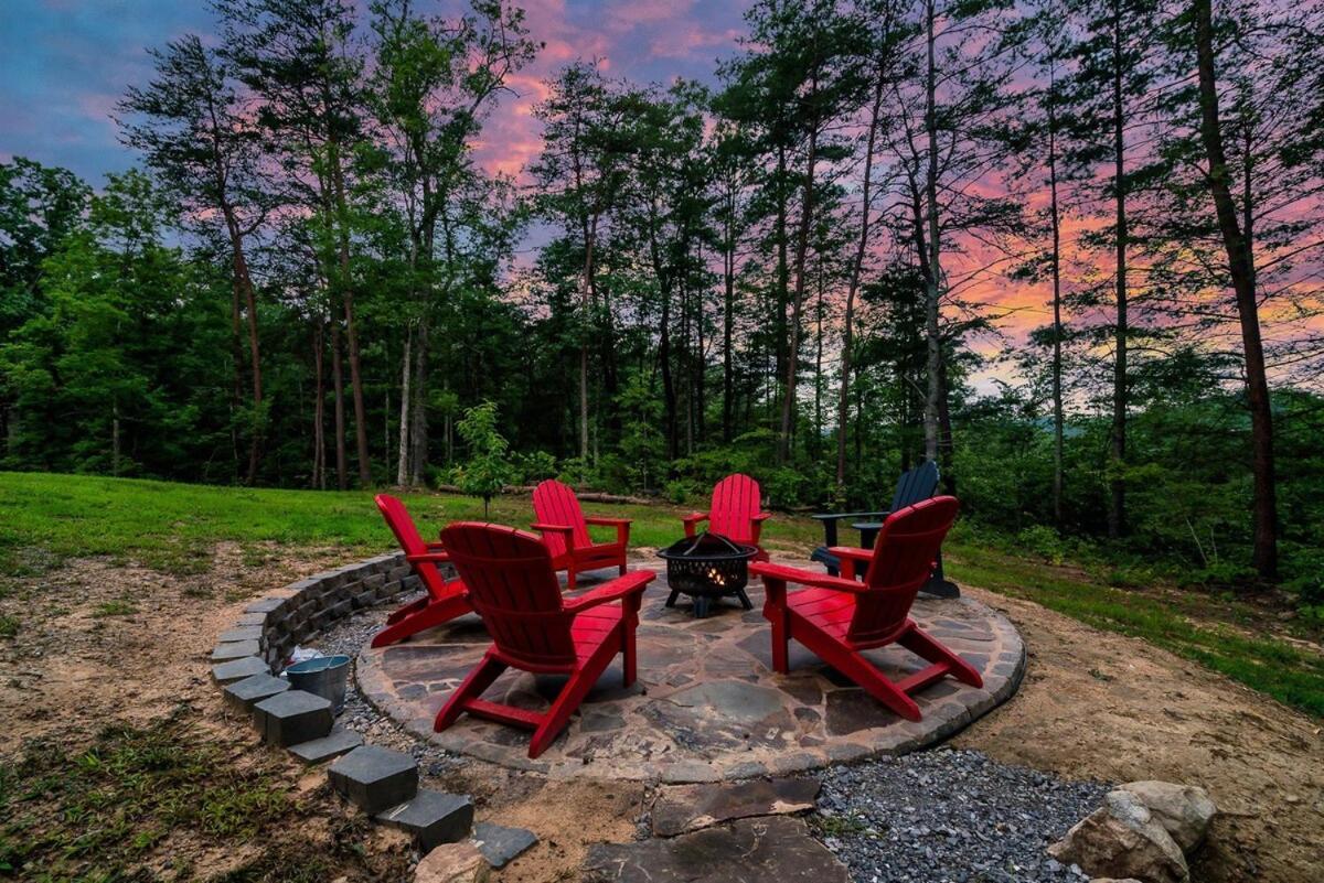 Secluded Hot Tub, Game And Fireplace Holiday home *