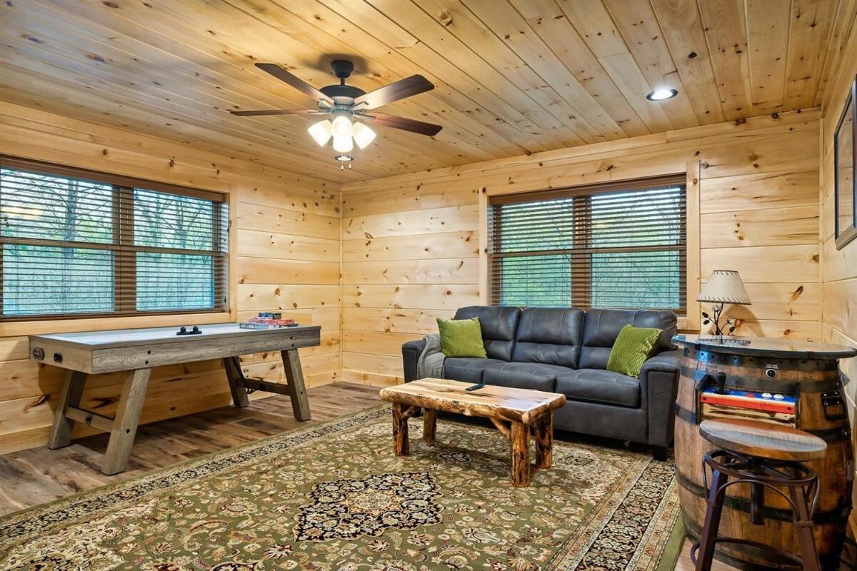 Secluded Hot Tub, Game And Fireplace