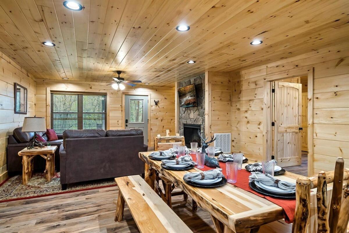 Secluded Hot Tub, Game And Fireplace Pigeon Forge