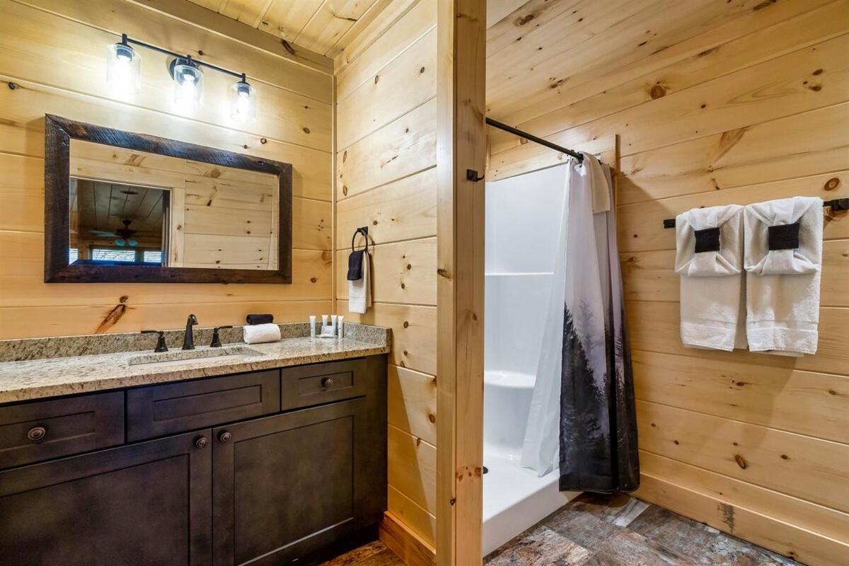 Secluded Hot Tub, Game And Fireplace Pigeon Forge