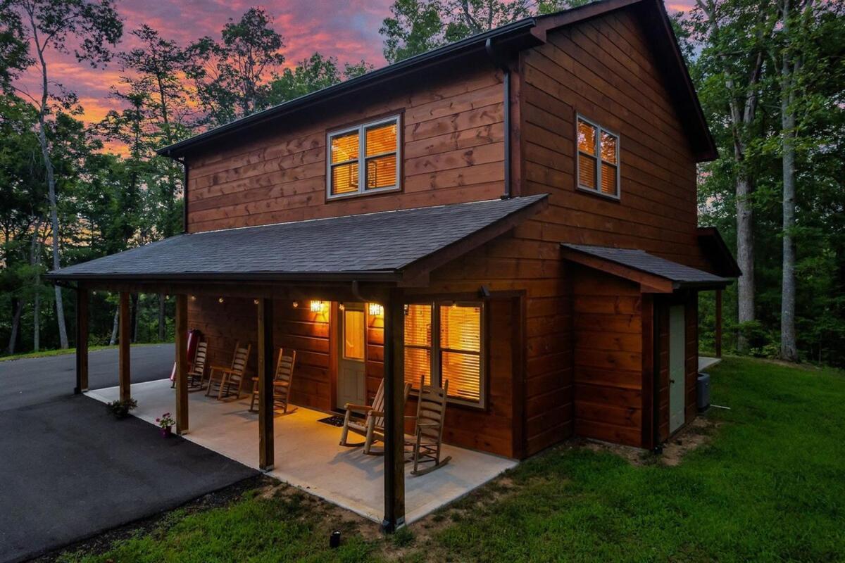 Secluded Hot Tub, Game And Fireplace Holiday home