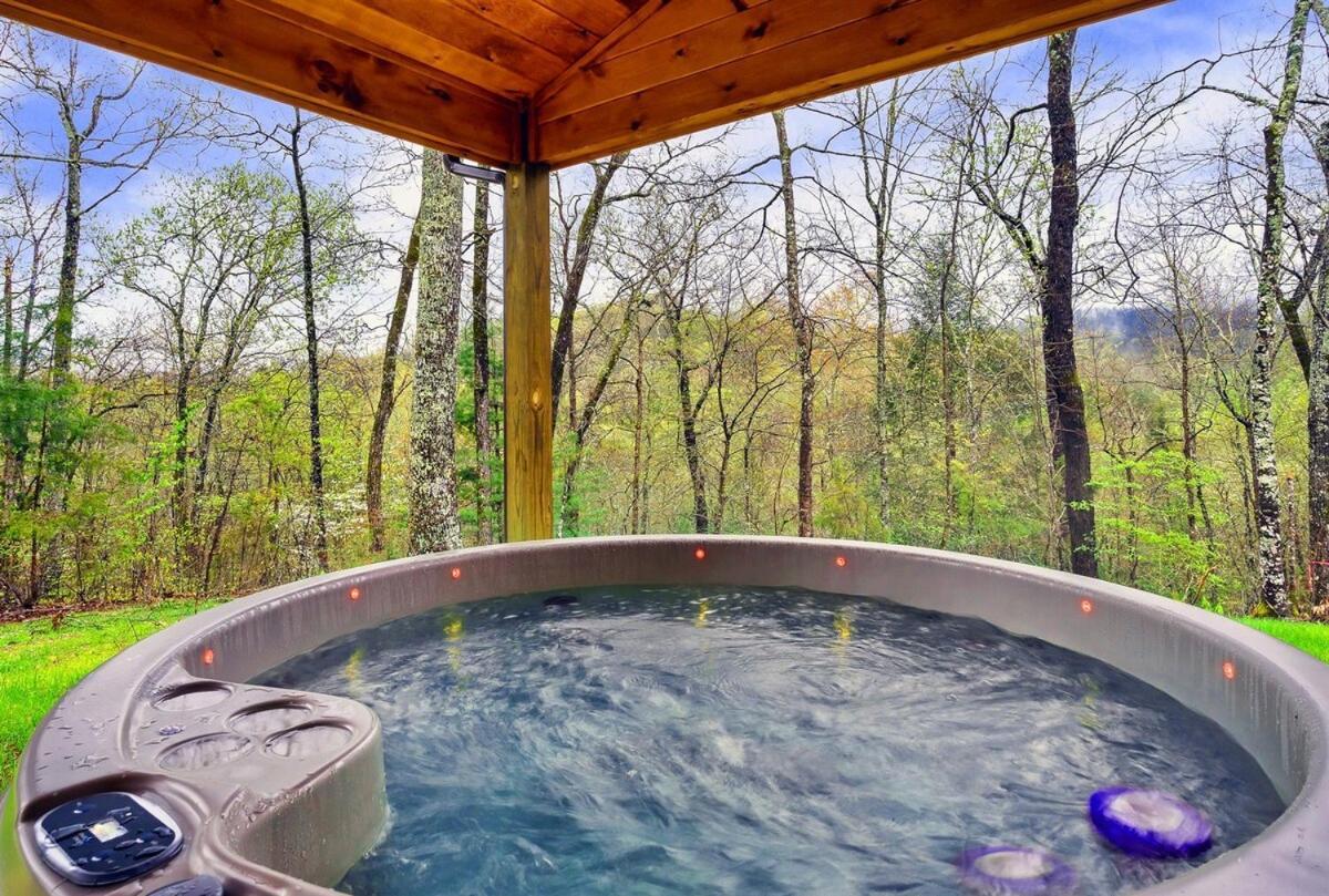 Holiday home Secluded Hot Tub, Game And Fireplace
