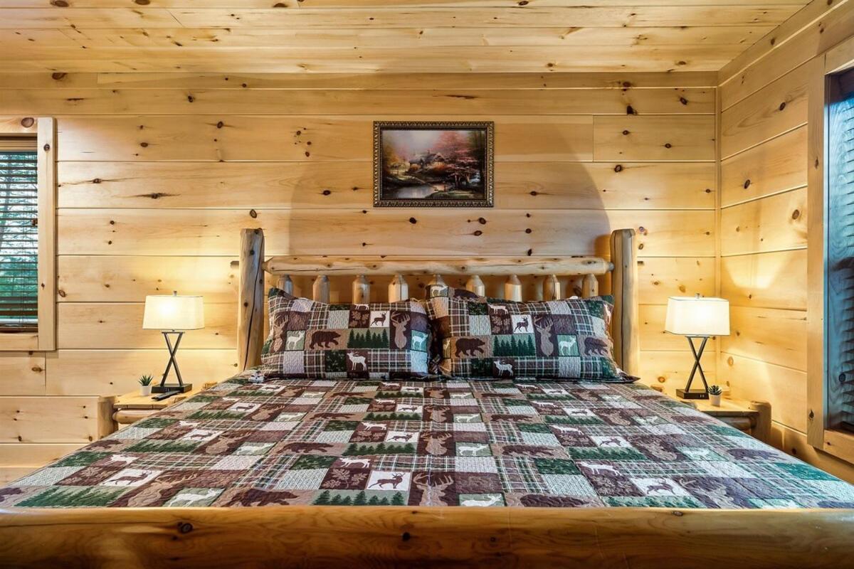Secluded Hot Tub, Game And Fireplace Pigeon Forge