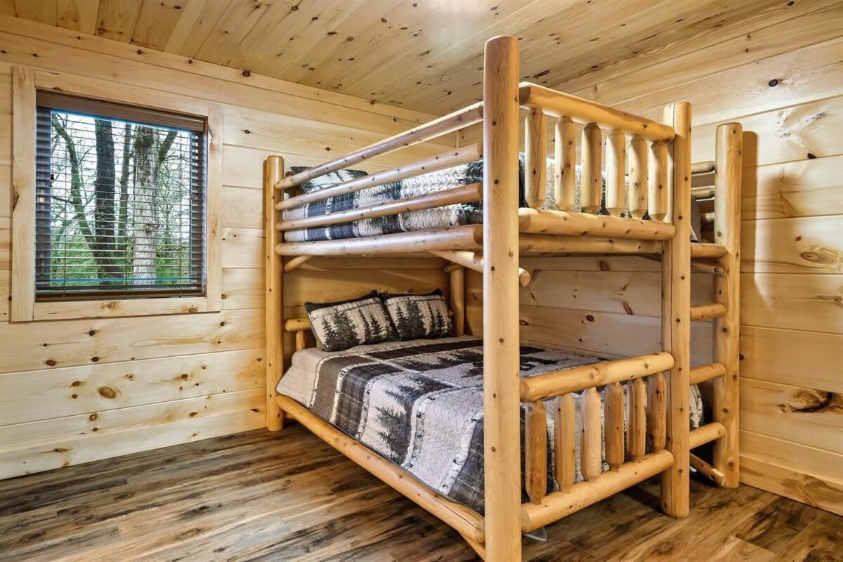Secluded Hot Tub, Game And Fireplace Holiday home