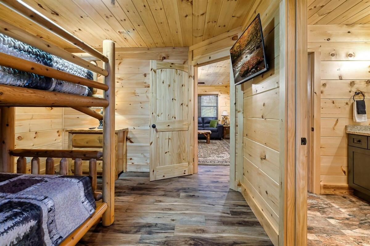 Secluded Hot Tub, Game And Fireplace Holiday home Pigeon Forge