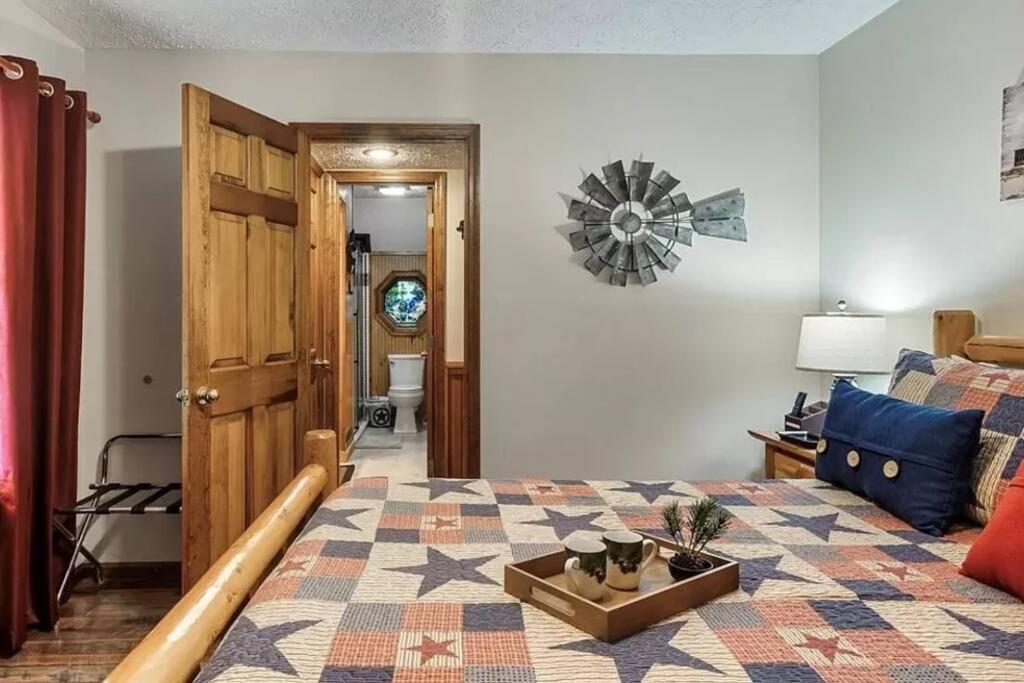 Beary Peaceful Smokies Retreat: Hot-tub & Pools Chalet