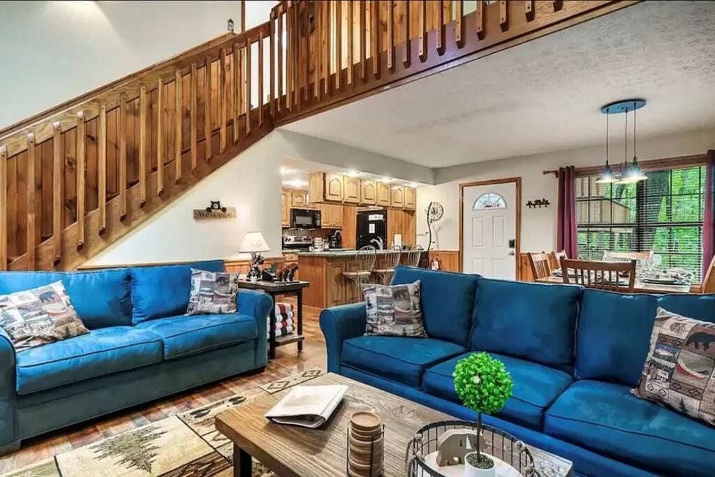 Beary Peaceful Smokies Retreat: Hot-tub & Pools *