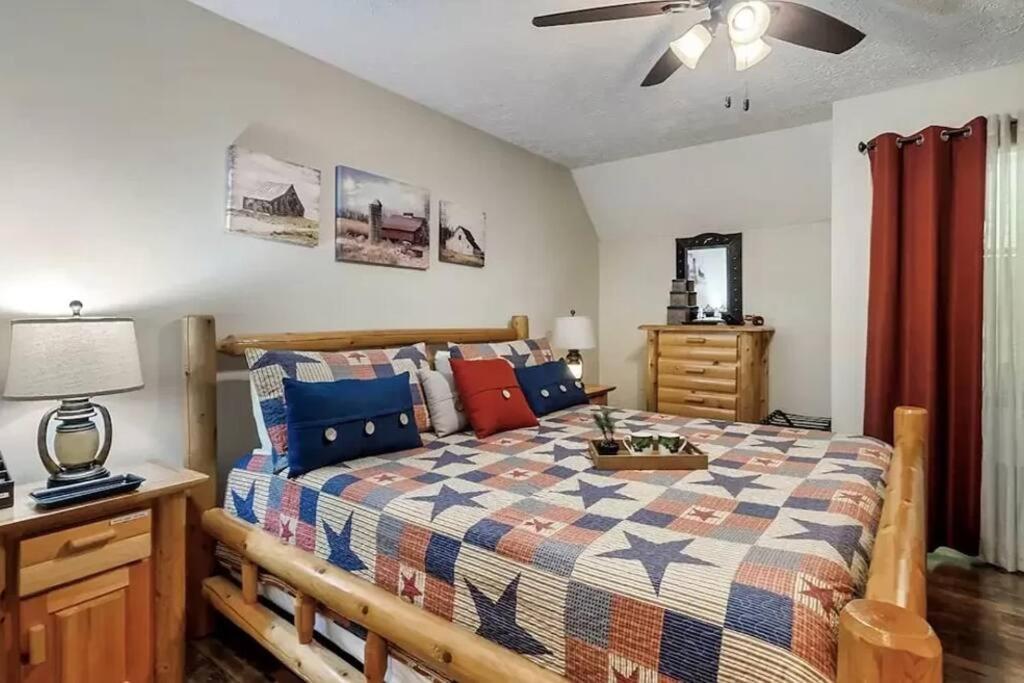 Beary Peaceful Smokies Retreat: Hot-tub & Pools Chalet *